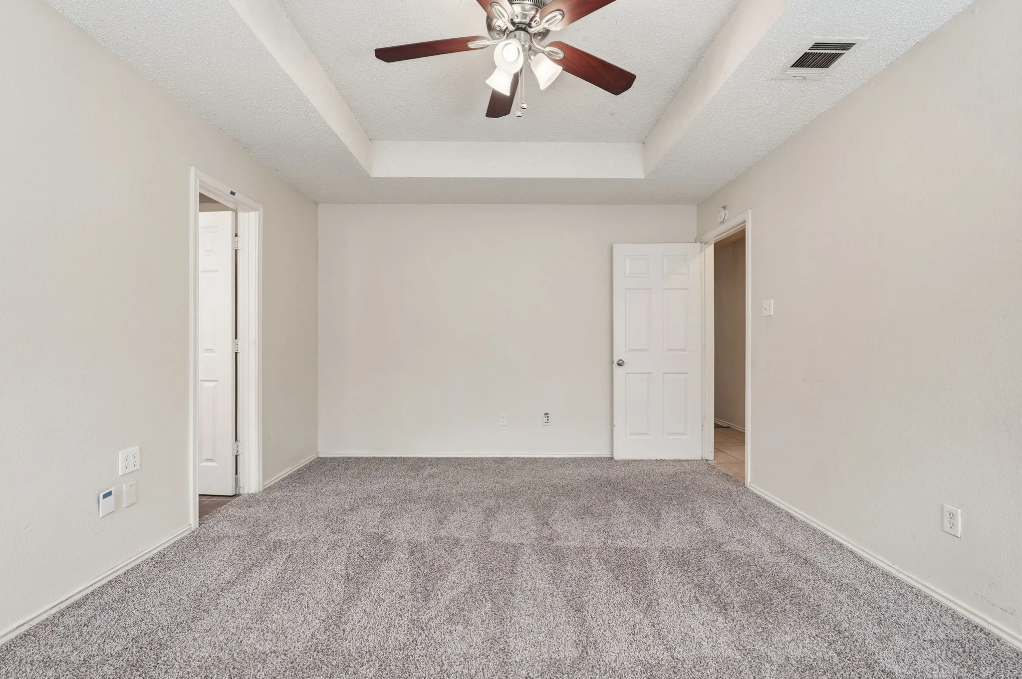 Single Family Residence For Sale in Tarrant County , 6017 Sundown Drive, Watauga, Texas 76148, 3 Bedroom, 2 Bathroom, 2 Garage spaces, 1,446 Sqft, built in 1987, mls#21369173, Real Estate Agent in Watauga, Homes For Sale in Tarrant county, Homes For Sale in Watauga, Realtor in Watauga Texas, Real Estate Brokerage Independent Realty Texas, Luminita Cordes Realtor