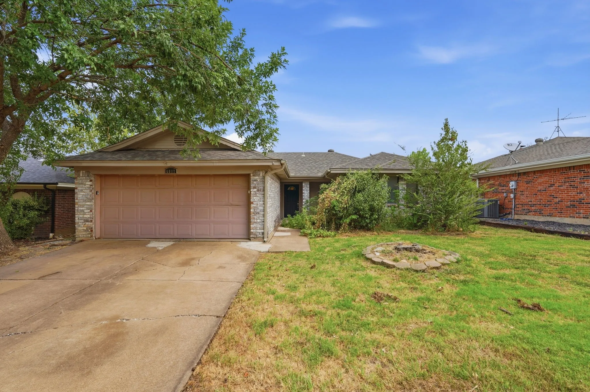 Single Family Residence For Sale in Tarrant County , 6017 Sundown Drive, Watauga, Texas 76148, 3 Bedroom, 2 Bathroom, 2 Garage spaces, 1,446 Sqft, built in 1987, mls#21369173, Real Estate Agent in Watauga, Homes For Sale in Tarrant county, Homes For Sale in Watauga, Realtor in Watauga Texas, Real Estate Brokerage Independent Realty Texas, Luminita Cordes Realtor