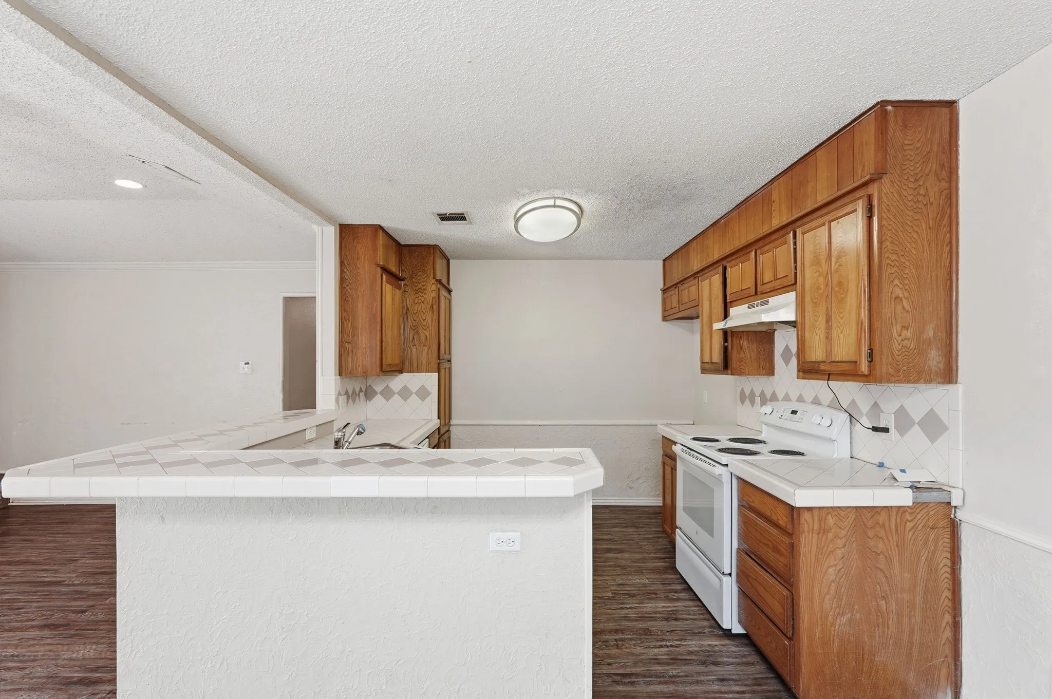 Single Family Residence For Sale in Tarrant County , 6017 Sundown Drive, Watauga, Texas 76148, 3 Bedroom, 2 Bathroom, 2 Garage spaces, 1,446 Sqft, built in 1987, mls#21369173, Real Estate Agent in Watauga, Homes For Sale in Tarrant county, Homes For Sale in Watauga, Realtor in Watauga Texas, Real Estate Brokerage Independent Realty Texas, Luminita Cordes Realtor