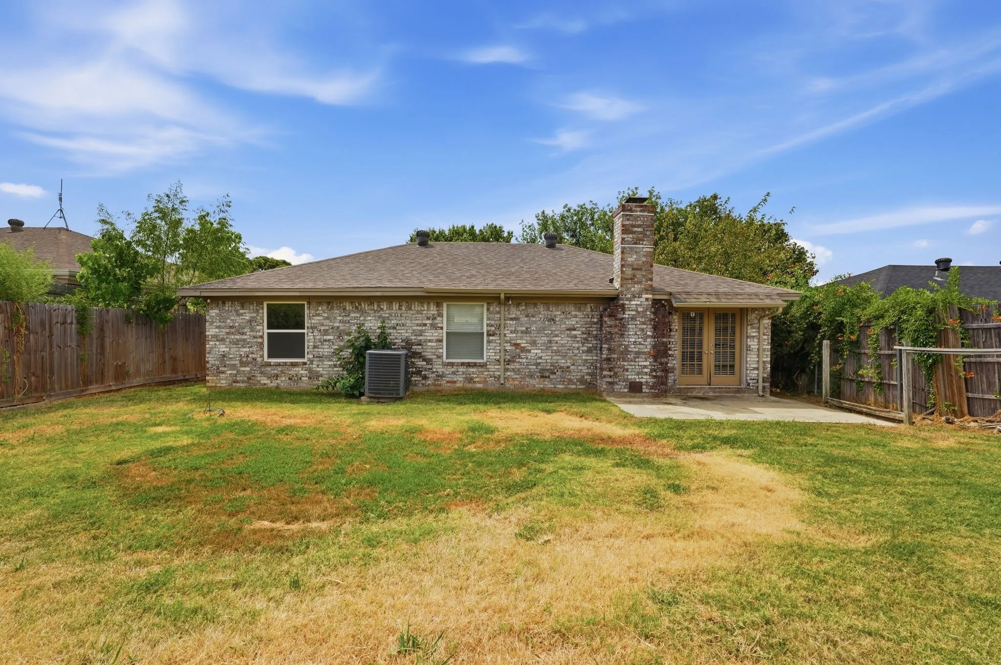 Single Family Residence For Sale in Tarrant County , 6017 Sundown Drive, Watauga, Texas 76148, 3 Bedroom, 2 Bathroom, 2 Garage spaces, 1,446 Sqft, built in 1987, mls#21369173, Real Estate Agent in Watauga, Homes For Sale in Tarrant county, Homes For Sale in Watauga, Realtor in Watauga Texas, Real Estate Brokerage Independent Realty Texas, Luminita Cordes Realtor