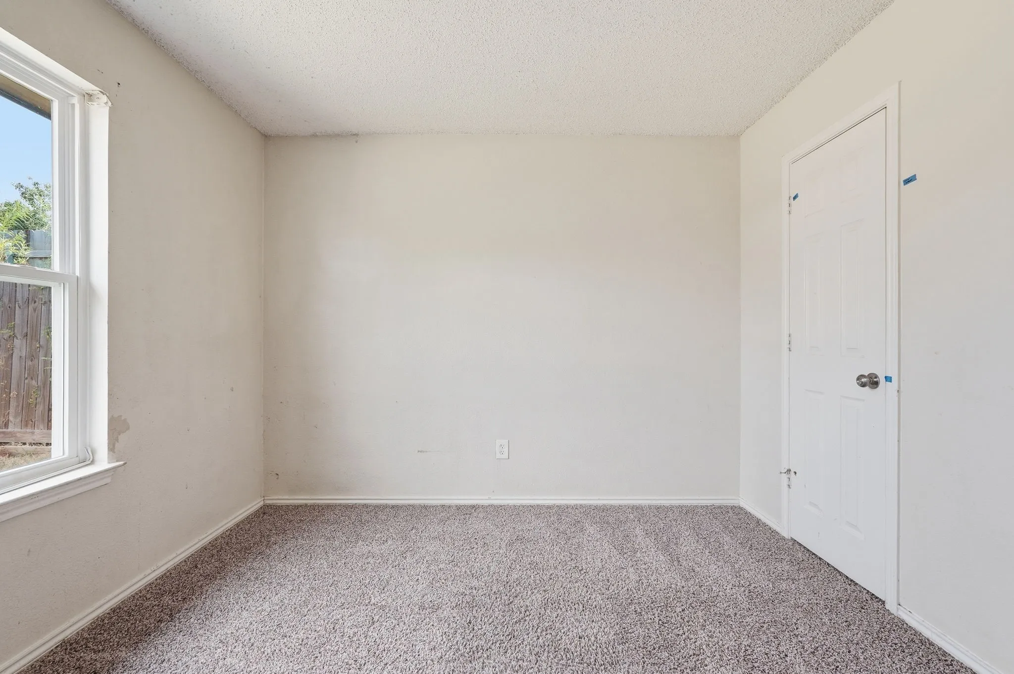 Single Family Residence For Sale in Tarrant County , 6017 Sundown Drive, Watauga, Texas 76148, 3 Bedroom, 2 Bathroom, 2 Garage spaces, 1,446 Sqft, built in 1987, mls#21369173, Real Estate Agent in Watauga, Homes For Sale in Tarrant county, Homes For Sale in Watauga, Realtor in Watauga Texas, Real Estate Brokerage Independent Realty Texas, Luminita Cordes Realtor
