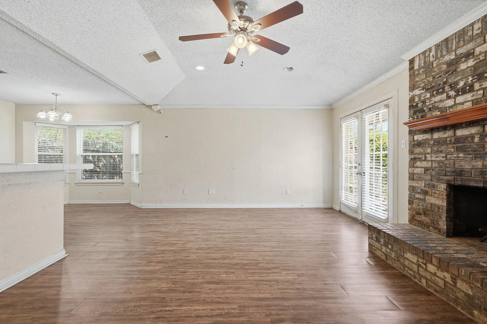 Single Family Residence For Sale in Tarrant County , 6017 Sundown Drive, Watauga, Texas 76148, 3 Bedroom, 2 Bathroom, 2 Garage spaces, 1,446 Sqft, built in 1987, mls#21369173, Real Estate Agent in Watauga, Homes For Sale in Tarrant county, Homes For Sale in Watauga, Realtor in Watauga Texas, Real Estate Brokerage Independent Realty Texas, Luminita Cordes Realtor