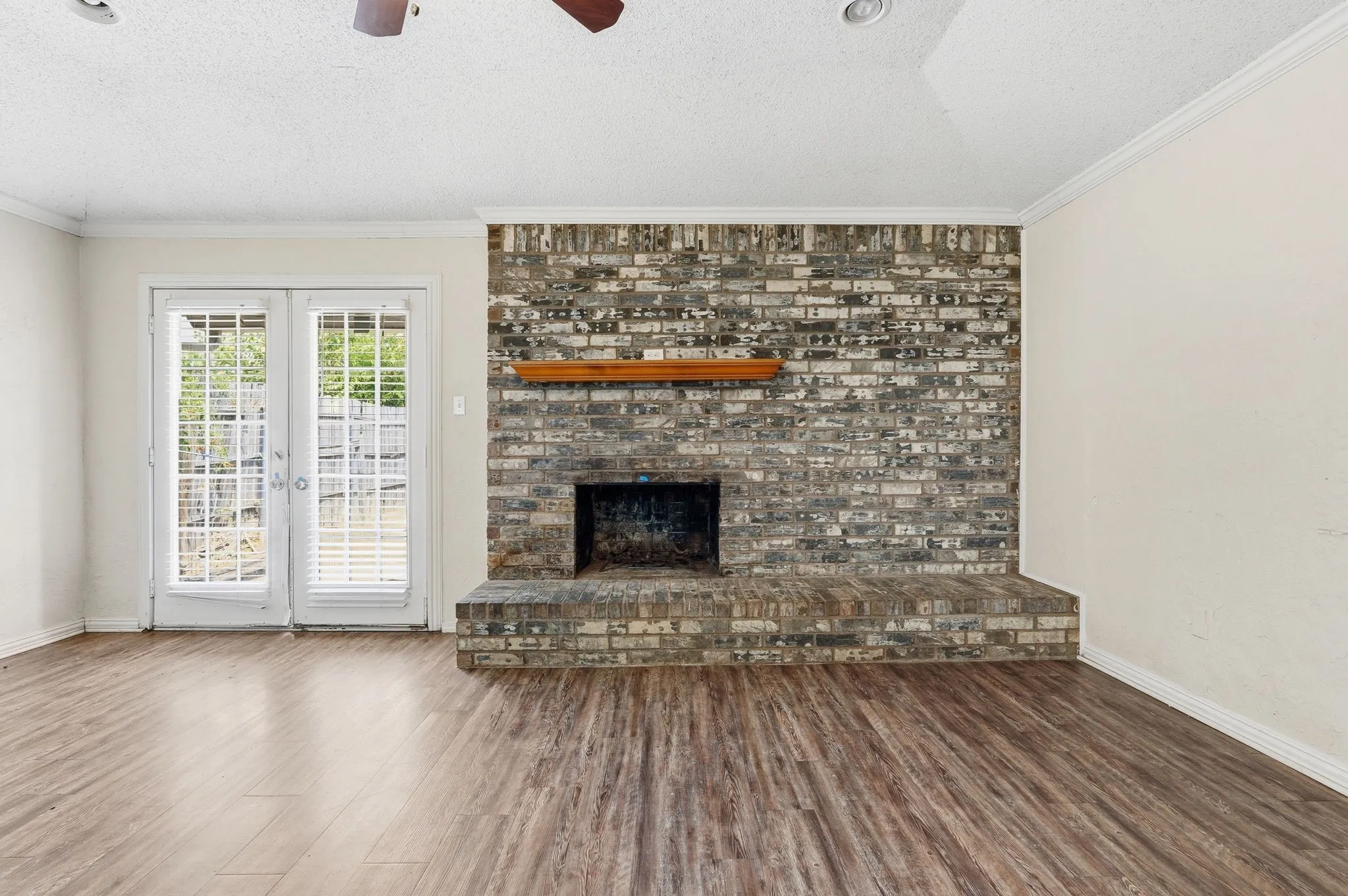 Single Family Residence For Sale in Tarrant County , 6017 Sundown Drive, Watauga, Texas 76148, 3 Bedroom, 2 Bathroom, 2 Garage spaces, 1,446 Sqft, built in 1987, mls#21369173, Real Estate Agent in Watauga, Homes For Sale in Tarrant county, Homes For Sale in Watauga, Realtor in Watauga Texas, Real Estate Brokerage Independent Realty Texas, Luminita Cordes Realtor