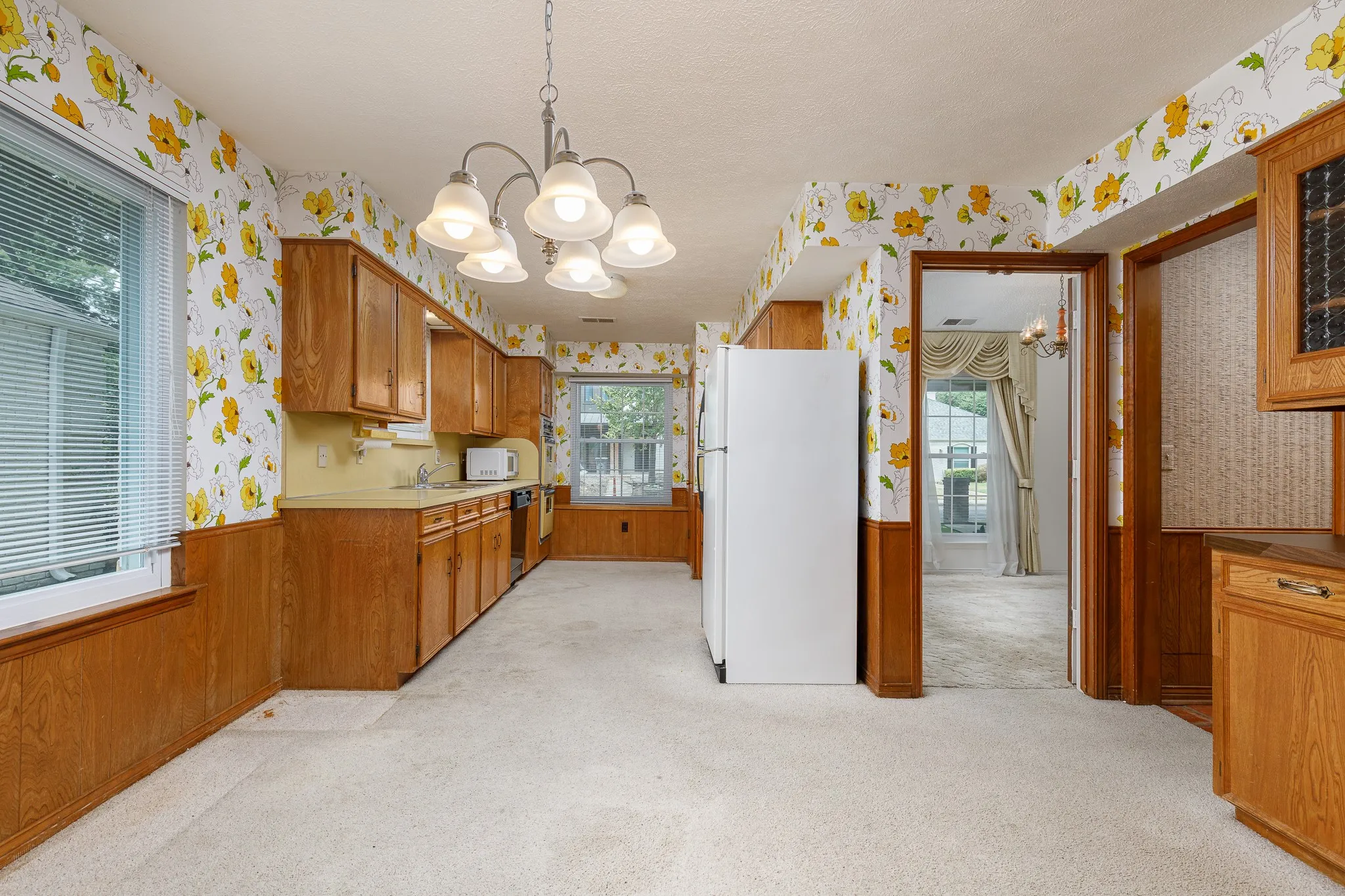 Single Family Residence For Sale in Dallas County , 6928 Mill Falls Drive, Dallas, Texas 75248, 4 Bedroom, 3 Bathroom, 2 Garage spaces, 2,489 Sqft, built in 1975, mls#21369816, Real Estate Agent in Dallas, Homes For Sale in Dallas county, Homes For Sale in Dallas, Realtor in Dallas Texas, Real Estate Brokerage Independent Realty Texas, Luminita Cordes Realtor