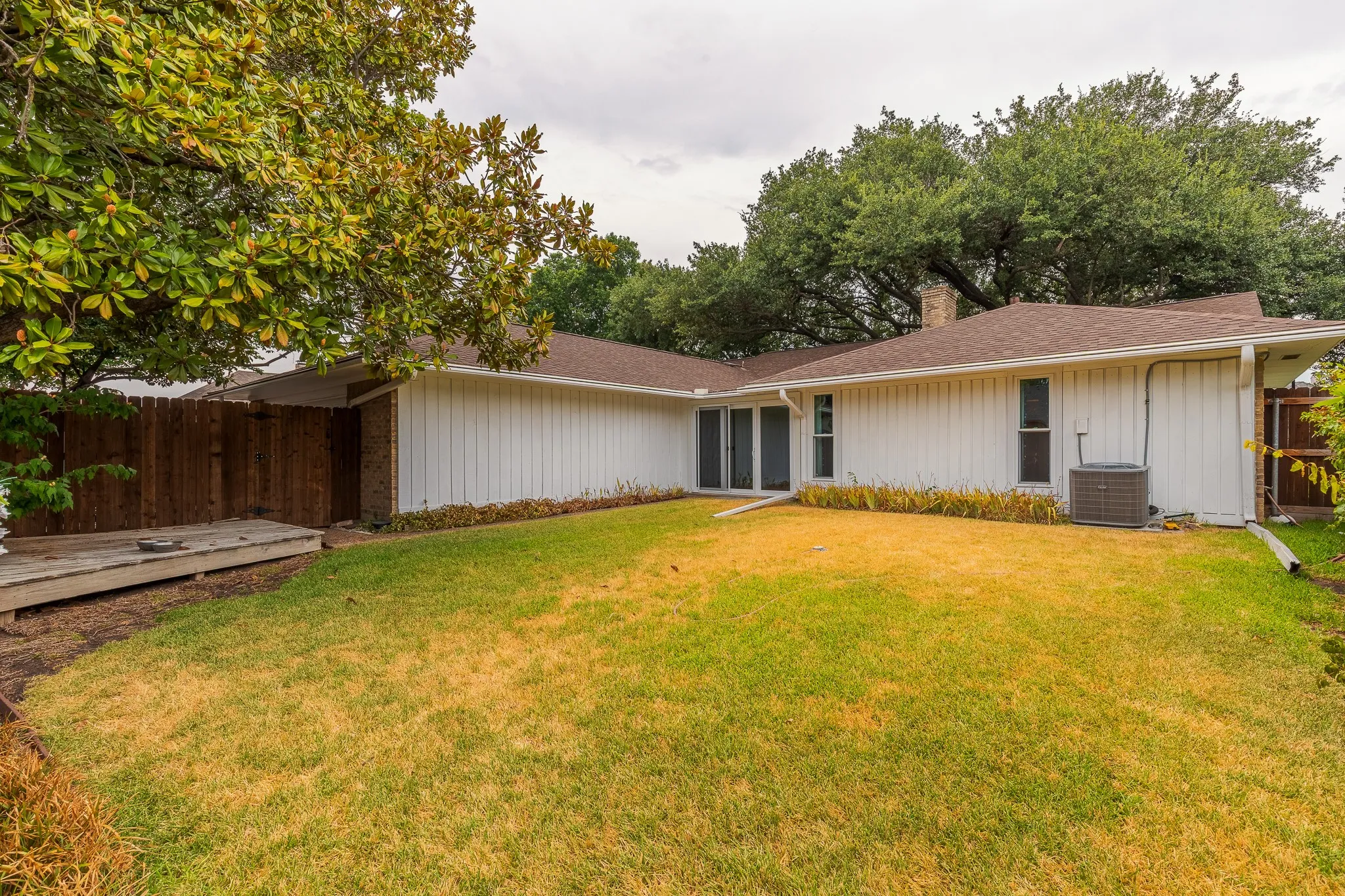 Single Family Residence For Sale in Dallas County , 6928 Mill Falls Drive, Dallas, Texas 75248, 4 Bedroom, 3 Bathroom, 2 Garage spaces, 2,489 Sqft, built in 1975, mls#21369816, Real Estate Agent in Dallas, Homes For Sale in Dallas county, Homes For Sale in Dallas, Realtor in Dallas Texas, Real Estate Brokerage Independent Realty Texas, Luminita Cordes Realtor