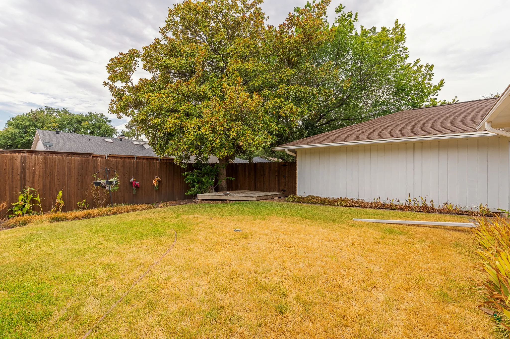 Single Family Residence For Sale in Dallas County , 6928 Mill Falls Drive, Dallas, Texas 75248, 4 Bedroom, 3 Bathroom, 2 Garage spaces, 2,489 Sqft, built in 1975, mls#21369816, Real Estate Agent in Dallas, Homes For Sale in Dallas county, Homes For Sale in Dallas, Realtor in Dallas Texas, Real Estate Brokerage Independent Realty Texas, Luminita Cordes Realtor