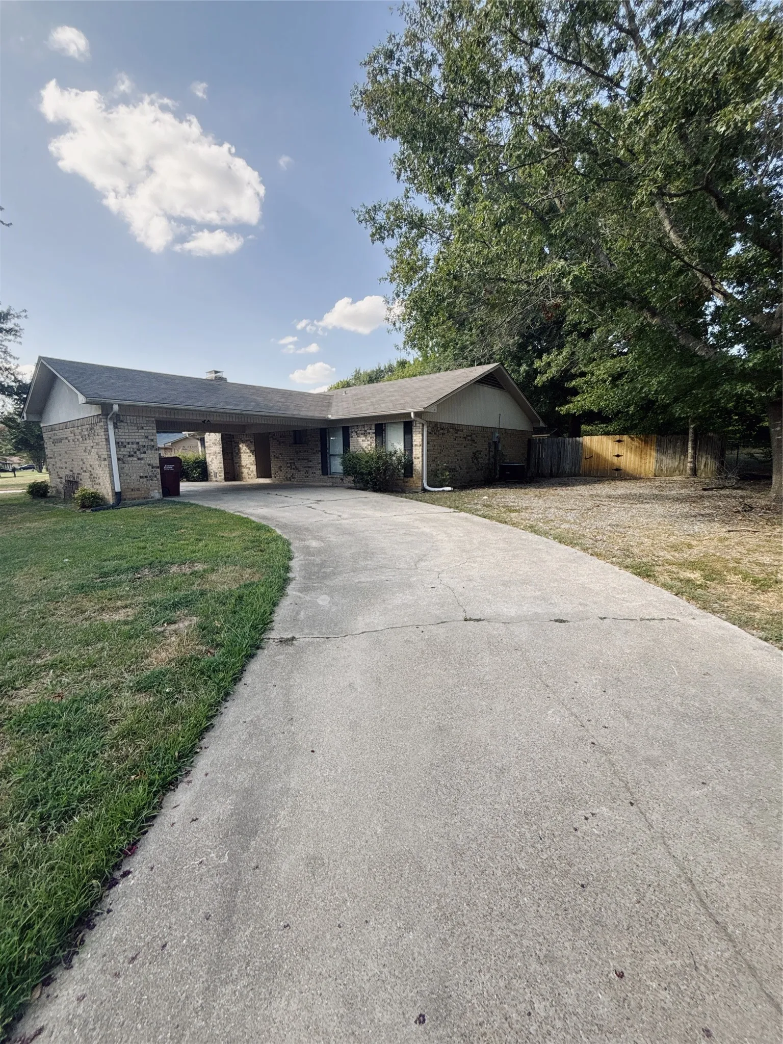 Single Family Residence For Rent in Franklin (TX) County , 526 Park Lane, Mount Vernon, Texas 75457, 3 Bedroom, 2 Bathroom, Garage spaces, 1,424 Sqft, built in 1984, mls#21370883, Real Estate Agent in Mount Vernon, Homes For Rent in Franklin (TX) county, Homes For Rent in Mount Vernon, Realtor in Mount Vernon Texas, Real Estate Brokerage Independent Realty Texas, Luminita Cordes Realtor