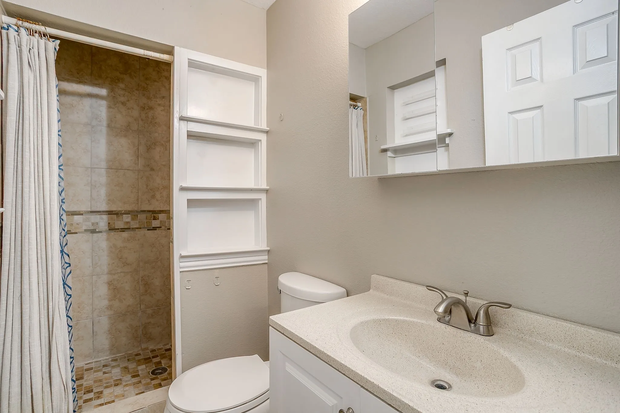 Single Family Residence For Rent in Tarrant County , 5305 Morley Avenue, Fort Worth, Texas 76133, 4 Bedroom, 3 Bathroom, 2 Garage spaces, 2,459 Sqft, built in 1957, mls#21370920, Real Estate Agent in Fort Worth, Homes For Rent in Tarrant county, Homes For Rent in Fort Worth, Realtor in Fort Worth Texas, Real Estate Brokerage Independent Realty Texas, Luminita Cordes Realtor