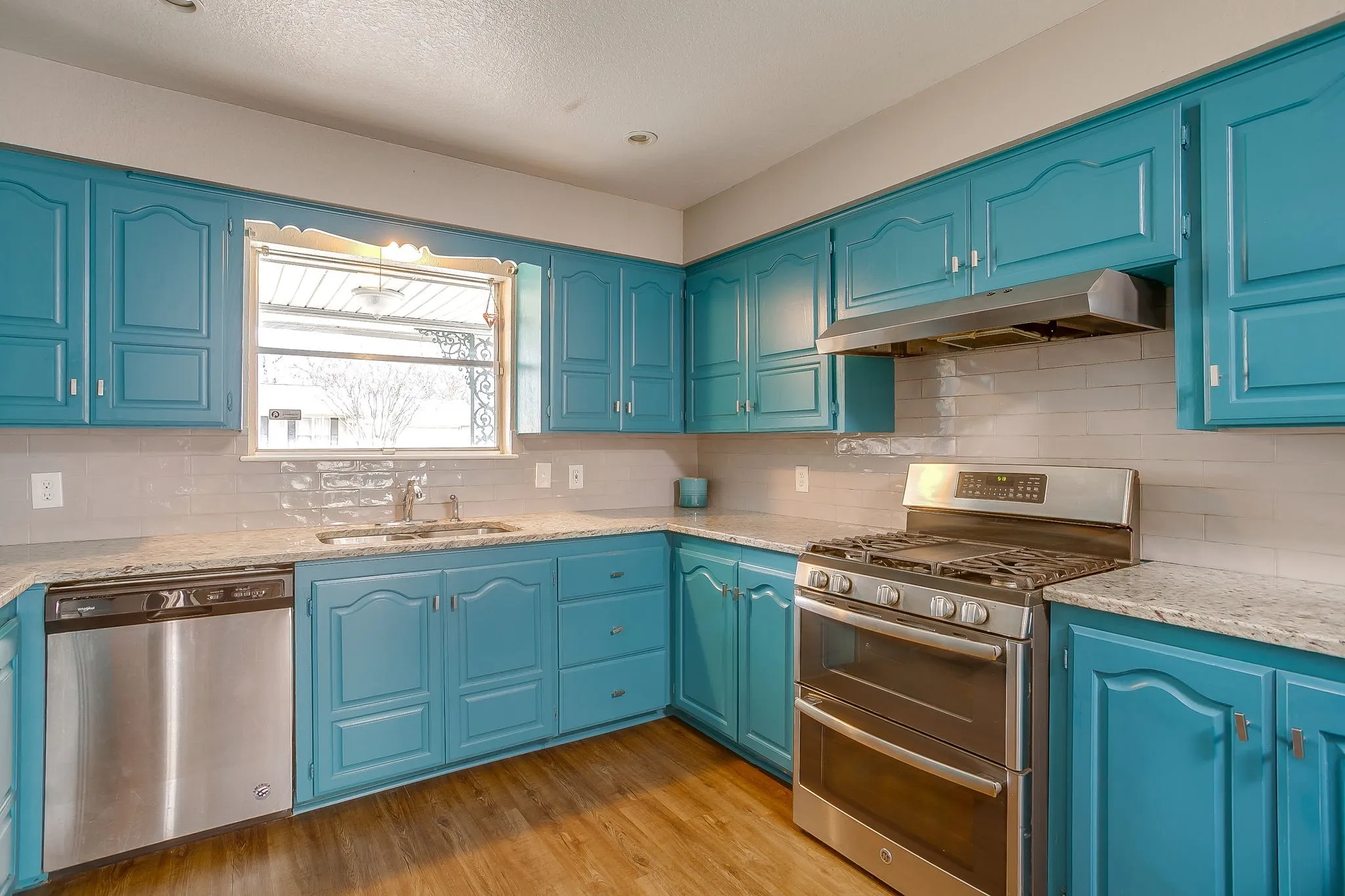 Single Family Residence For Rent in Tarrant County , 5305 Morley Avenue, Fort Worth, Texas 76133, 4 Bedroom, 3 Bathroom, 2 Garage spaces, 2,459 Sqft, built in 1957, mls#21370920, Real Estate Agent in Fort Worth, Homes For Rent in Tarrant county, Homes For Rent in Fort Worth, Realtor in Fort Worth Texas, Real Estate Brokerage Independent Realty Texas, Luminita Cordes Realtor