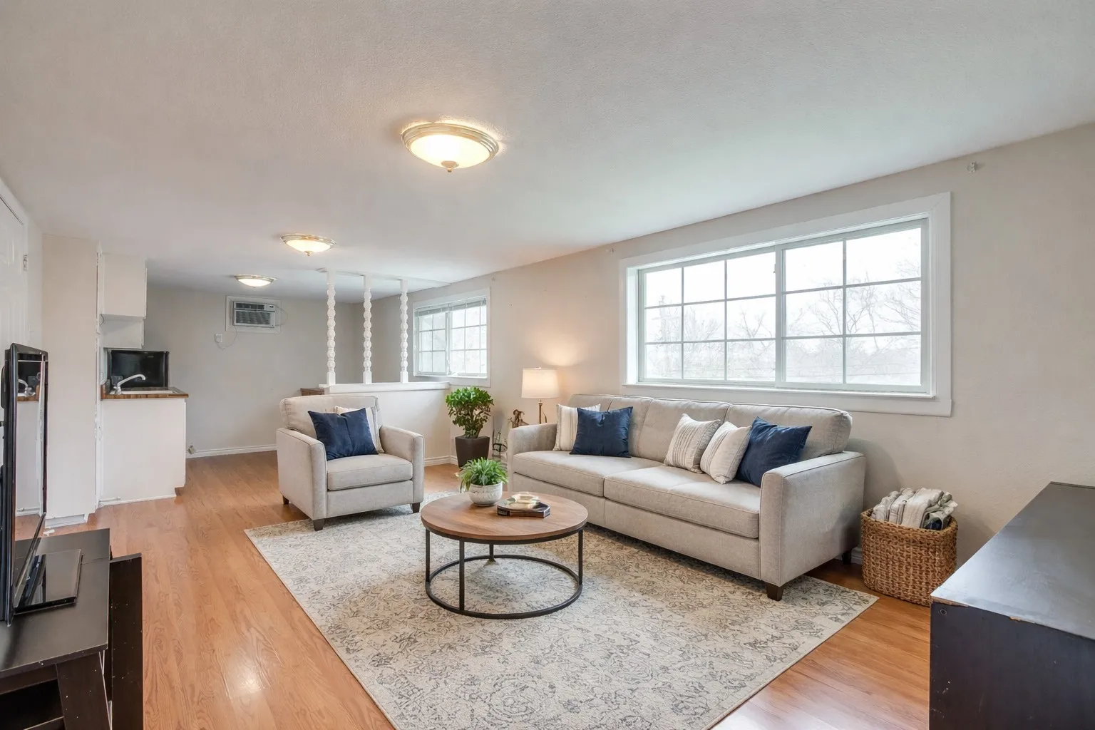 Single Family Residence For Rent in Tarrant County , 5305 Morley Avenue, Fort Worth, Texas 76133, 4 Bedroom, 3 Bathroom, 2 Garage spaces, 2,459 Sqft, built in 1957, mls#21370920, Real Estate Agent in Fort Worth, Homes For Rent in Tarrant county, Homes For Rent in Fort Worth, Realtor in Fort Worth Texas, Real Estate Brokerage Independent Realty Texas, Luminita Cordes Realtor