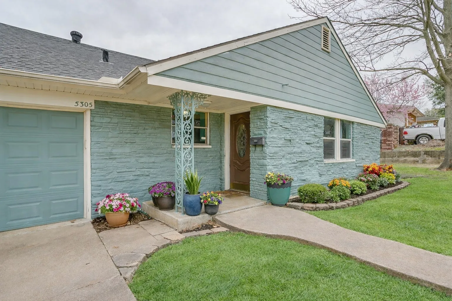 Single Family Residence For Rent in Tarrant County , 5305 Morley Avenue, Fort Worth, Texas 76133, 4 Bedroom, 3 Bathroom, 2 Garage spaces, 2,459 Sqft, built in 1957, mls#21370920, Real Estate Agent in Fort Worth, Homes For Rent in Tarrant county, Homes For Rent in Fort Worth, Realtor in Fort Worth Texas, Real Estate Brokerage Independent Realty Texas, Luminita Cordes Realtor