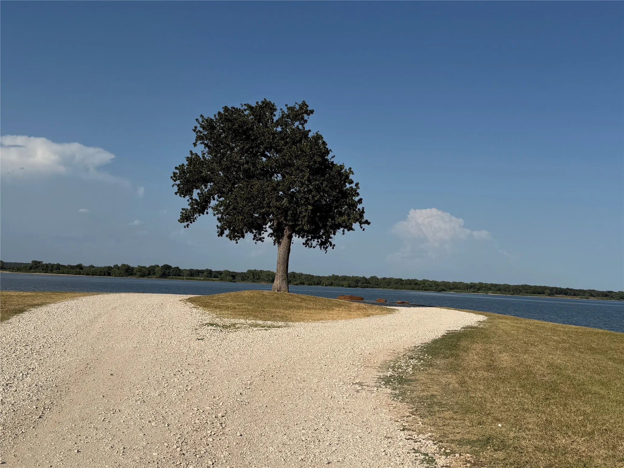 Lake Texoma lifestyle with resort amenities close by
