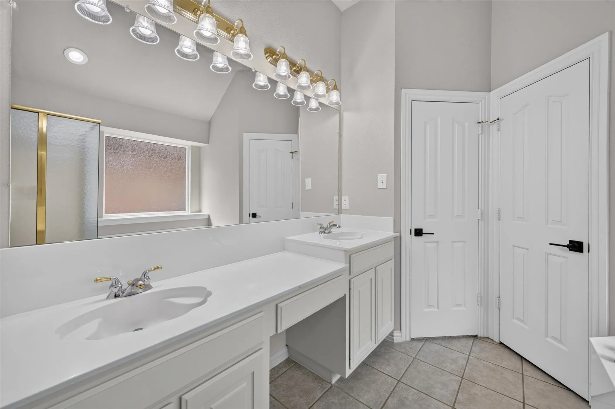 Single Family Residence For Sale in Denton County , 1809 Marble Pass Drive, Flower Mound, Texas 75028, 4 Bedroom, 2 Bathroom, 2 Garage spaces, 2,061 Sqft, built in 2000, mls#21370447, Real Estate Agent in Flower Mound, Homes For Sale in Denton county, Homes For Sale in Flower Mound, Realtor in Flower Mound Texas, Real Estate Brokerage Independent Realty Texas, Luminita Cordes Realtor