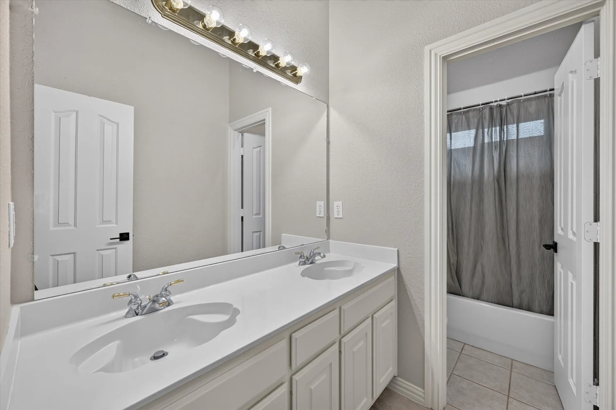 Single Family Residence For Sale in Denton County , 1809 Marble Pass Drive, Flower Mound, Texas 75028, 4 Bedroom, 2 Bathroom, 2 Garage spaces, 2,061 Sqft, built in 2000, mls#21370447, Real Estate Agent in Flower Mound, Homes For Sale in Denton county, Homes For Sale in Flower Mound, Realtor in Flower Mound Texas, Real Estate Brokerage Independent Realty Texas, Luminita Cordes Realtor