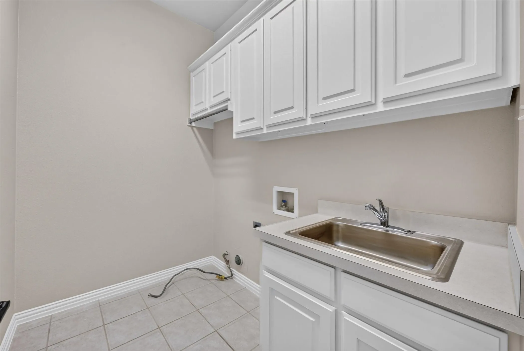 Single Family Residence For Sale in Denton County , 1809 Marble Pass Drive, Flower Mound, Texas 75028, 4 Bedroom, 2 Bathroom, 2 Garage spaces, 2,061 Sqft, built in 2000, mls#21370447, Real Estate Agent in Flower Mound, Homes For Sale in Denton county, Homes For Sale in Flower Mound, Realtor in Flower Mound Texas, Real Estate Brokerage Independent Realty Texas, Luminita Cordes Realtor