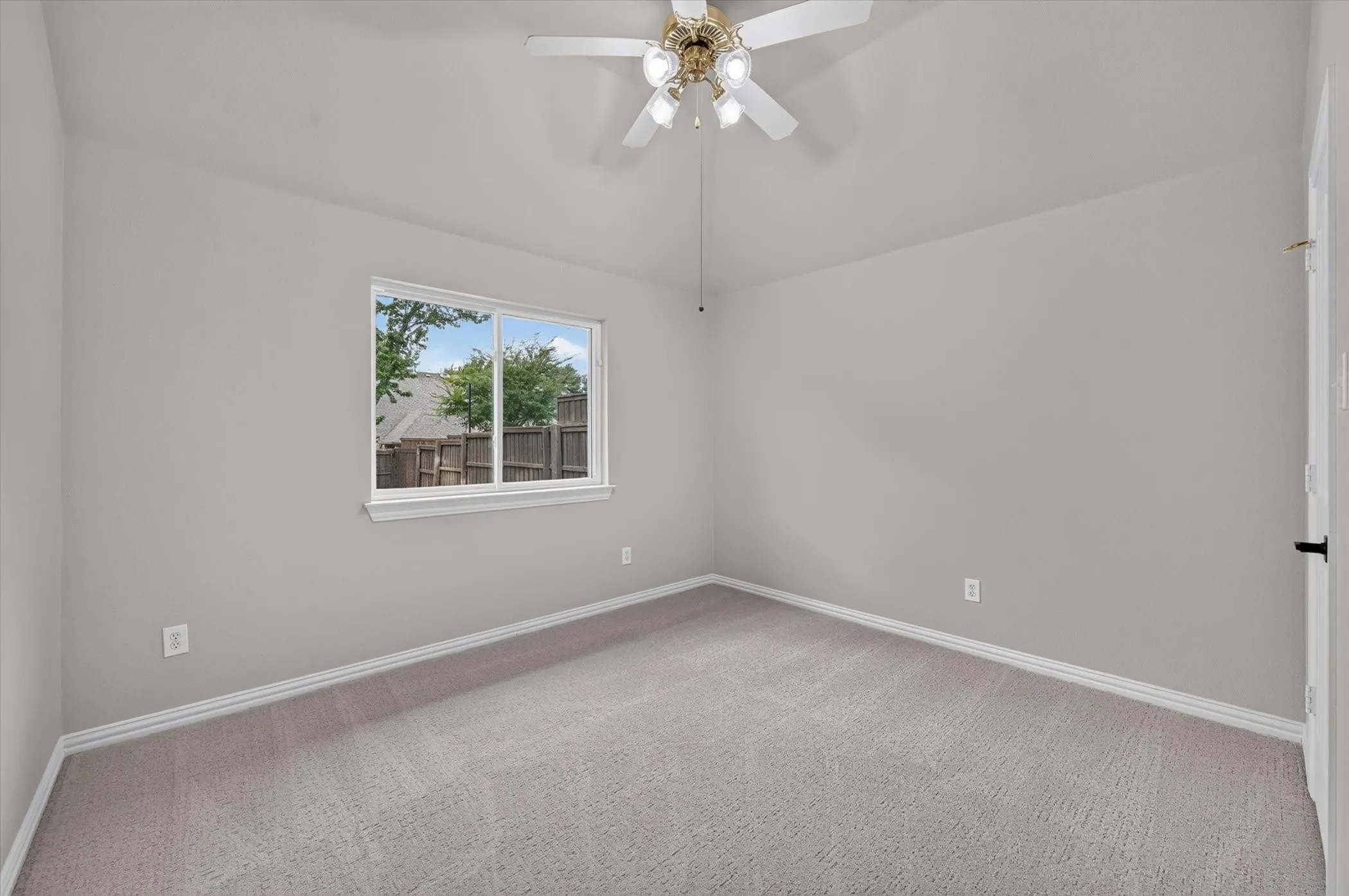 Single Family Residence For Sale in Denton County , 1809 Marble Pass Drive, Flower Mound, Texas 75028, 4 Bedroom, 2 Bathroom, 2 Garage spaces, 2,061 Sqft, built in 2000, mls#21370447, Real Estate Agent in Flower Mound, Homes For Sale in Denton county, Homes For Sale in Flower Mound, Realtor in Flower Mound Texas, Real Estate Brokerage Independent Realty Texas, Luminita Cordes Realtor