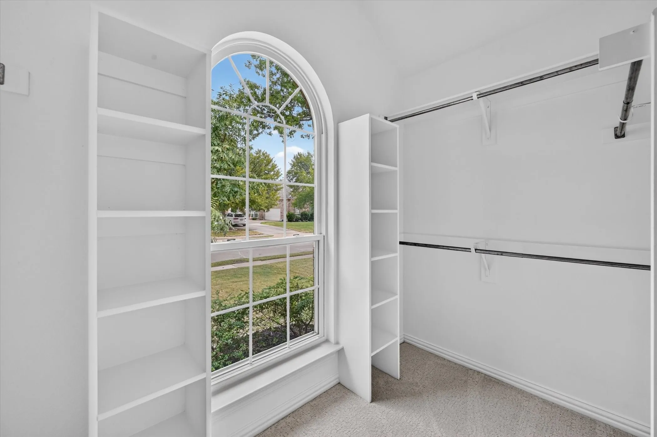 Single Family Residence For Sale in Denton County , 1809 Marble Pass Drive, Flower Mound, Texas 75028, 4 Bedroom, 2 Bathroom, 2 Garage spaces, 2,061 Sqft, built in 2000, mls#21370447, Real Estate Agent in Flower Mound, Homes For Sale in Denton county, Homes For Sale in Flower Mound, Realtor in Flower Mound Texas, Real Estate Brokerage Independent Realty Texas, Luminita Cordes Realtor