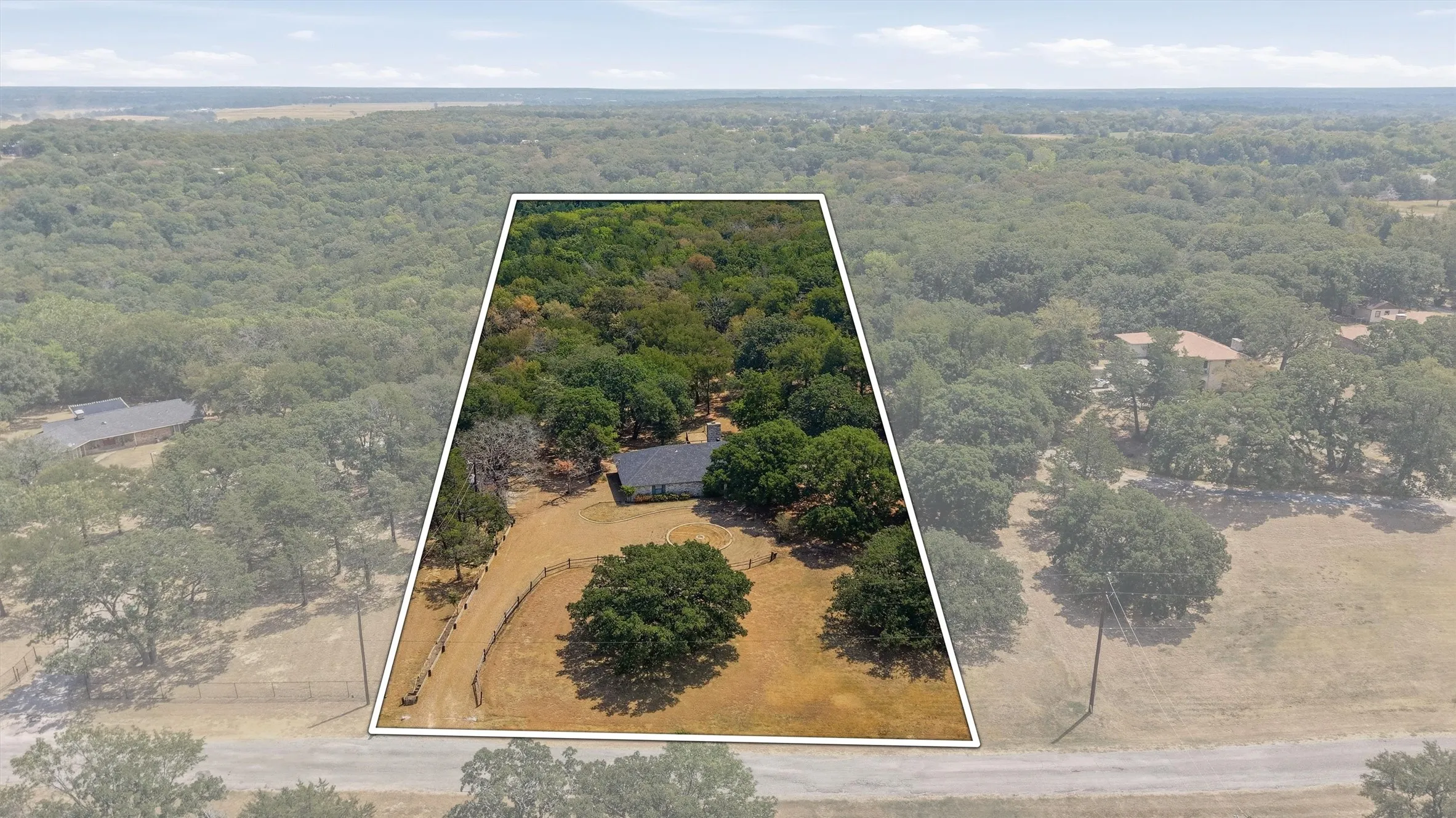 Single Family Residence For Sale in Grayson County , 658 River Oaks Lane, Denison, Texas 75021, 3 Bedroom, 2 Bathroom, 2 Garage spaces, 1,836 Sqft, built in 1981, mls#21363103, Real Estate Agent in Denison, Homes For Sale in Grayson county, Homes For Sale in Denison, Realtor in Denison Texas, Real Estate Brokerage Independent Realty Texas, Luminita Cordes Realtor