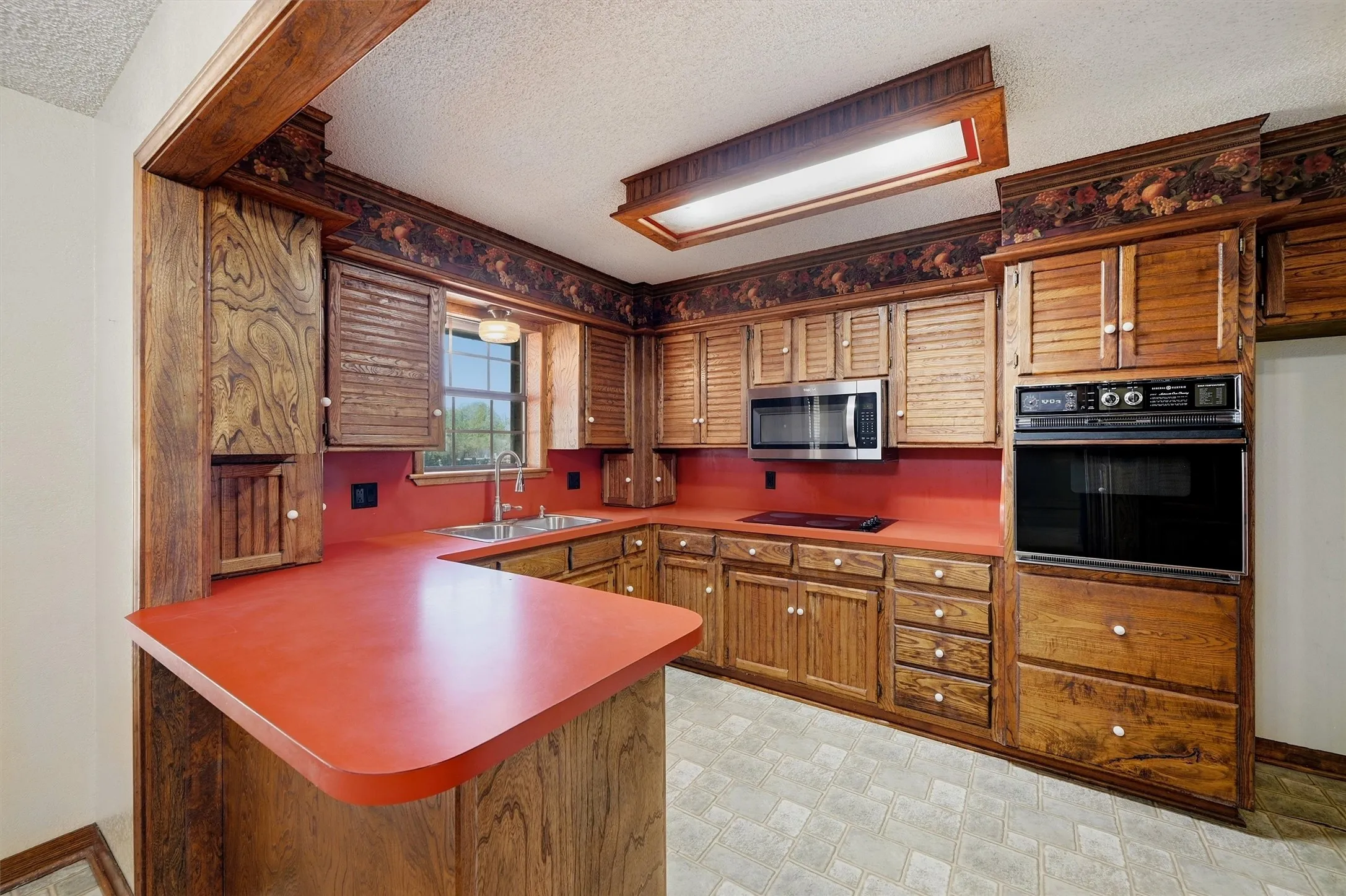 Single Family Residence For Sale in Grayson County , 658 River Oaks Lane, Denison, Texas 75021, 3 Bedroom, 2 Bathroom, 2 Garage spaces, 1,836 Sqft, built in 1981, mls#21363103, Real Estate Agent in Denison, Homes For Sale in Grayson county, Homes For Sale in Denison, Realtor in Denison Texas, Real Estate Brokerage Independent Realty Texas, Luminita Cordes Realtor