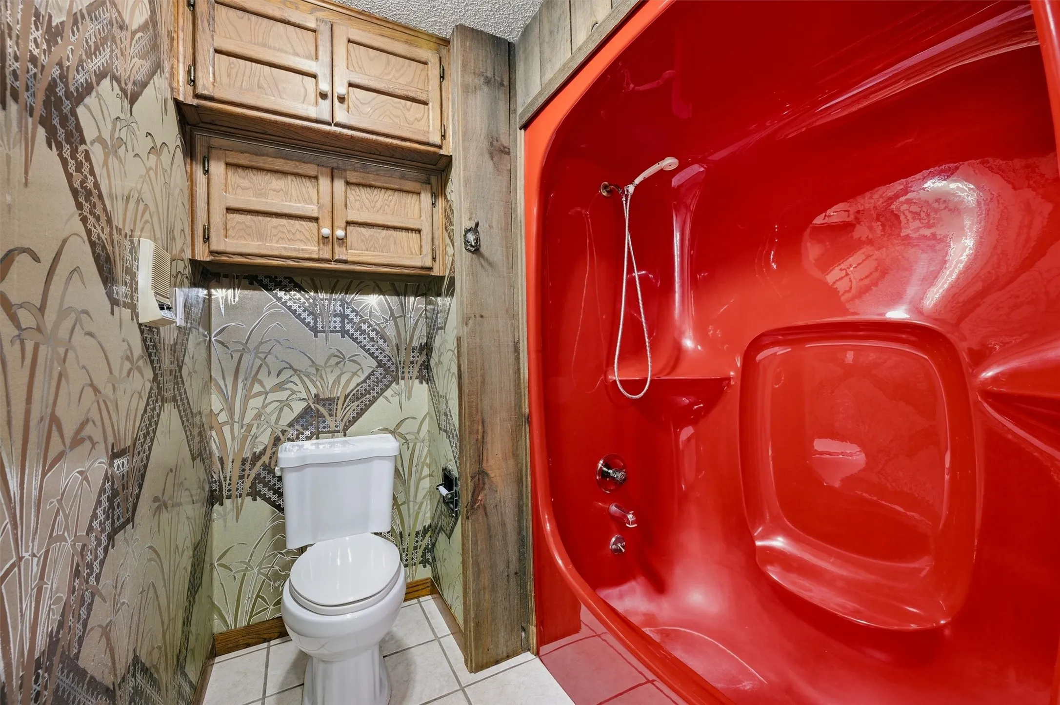 Single Family Residence For Sale in Grayson County , 658 River Oaks Lane, Denison, Texas 75021, 3 Bedroom, 2 Bathroom, 2 Garage spaces, 1,836 Sqft, built in 1981, mls#21363103, Real Estate Agent in Denison, Homes For Sale in Grayson county, Homes For Sale in Denison, Realtor in Denison Texas, Real Estate Brokerage Independent Realty Texas, Luminita Cordes Realtor