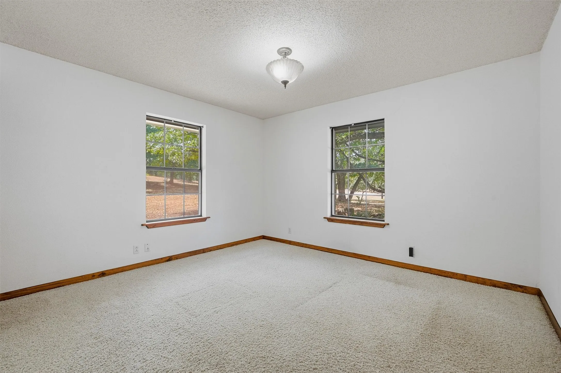 Single Family Residence For Sale in Grayson County , 658 River Oaks Lane, Denison, Texas 75021, 3 Bedroom, 2 Bathroom, 2 Garage spaces, 1,836 Sqft, built in 1981, mls#21363103, Real Estate Agent in Denison, Homes For Sale in Grayson county, Homes For Sale in Denison, Realtor in Denison Texas, Real Estate Brokerage Independent Realty Texas, Luminita Cordes Realtor