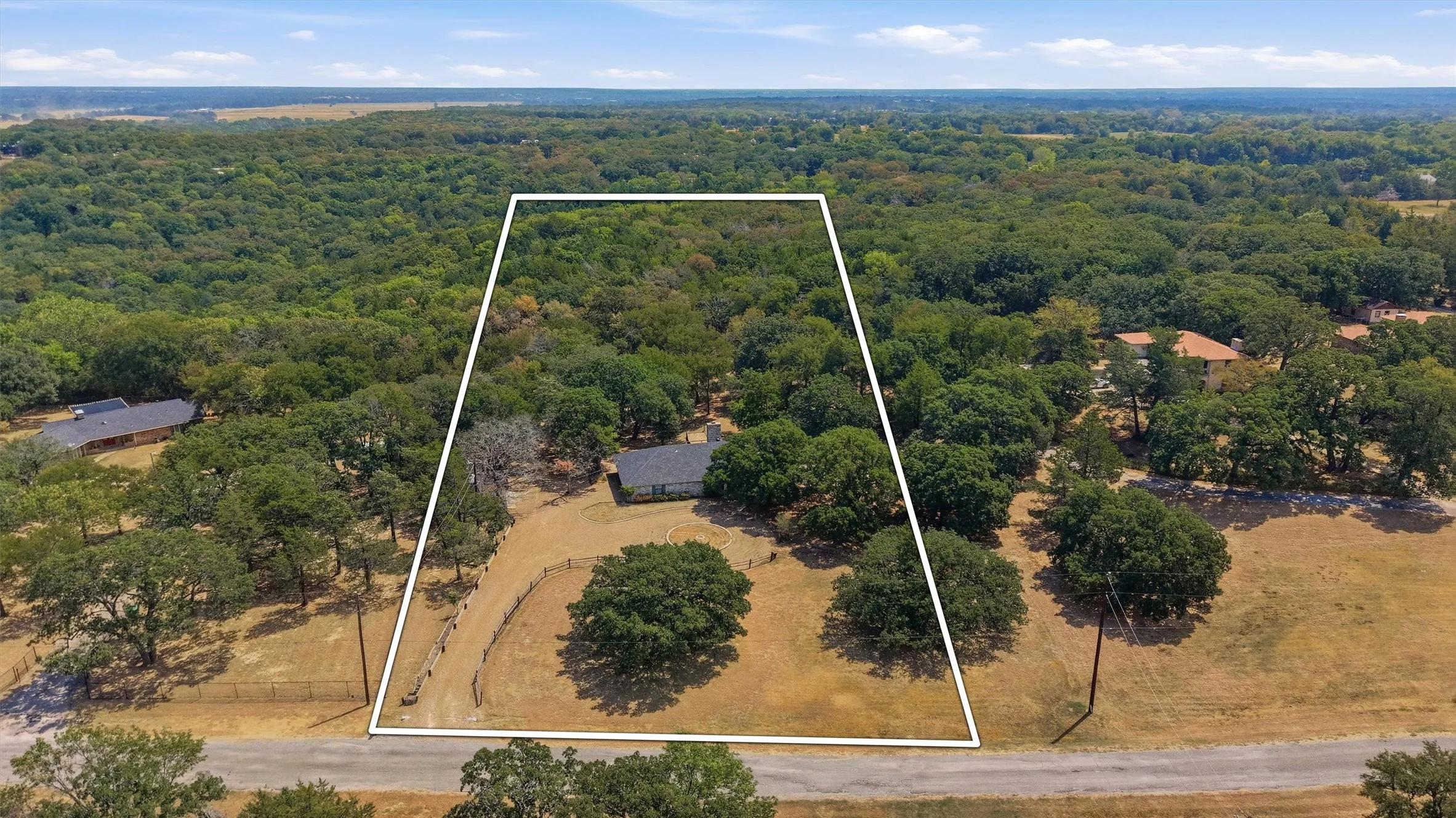 Single Family Residence For Sale in Grayson County , 658 River Oaks Lane, Denison, Texas 75021, 3 Bedroom, 2 Bathroom, 2 Garage spaces, 1,836 Sqft, built in 1981, mls#21363103, Real Estate Agent in Denison, Homes For Sale in Grayson county, Homes For Sale in Denison, Realtor in Denison Texas, Real Estate Brokerage Independent Realty Texas, Luminita Cordes Realtor