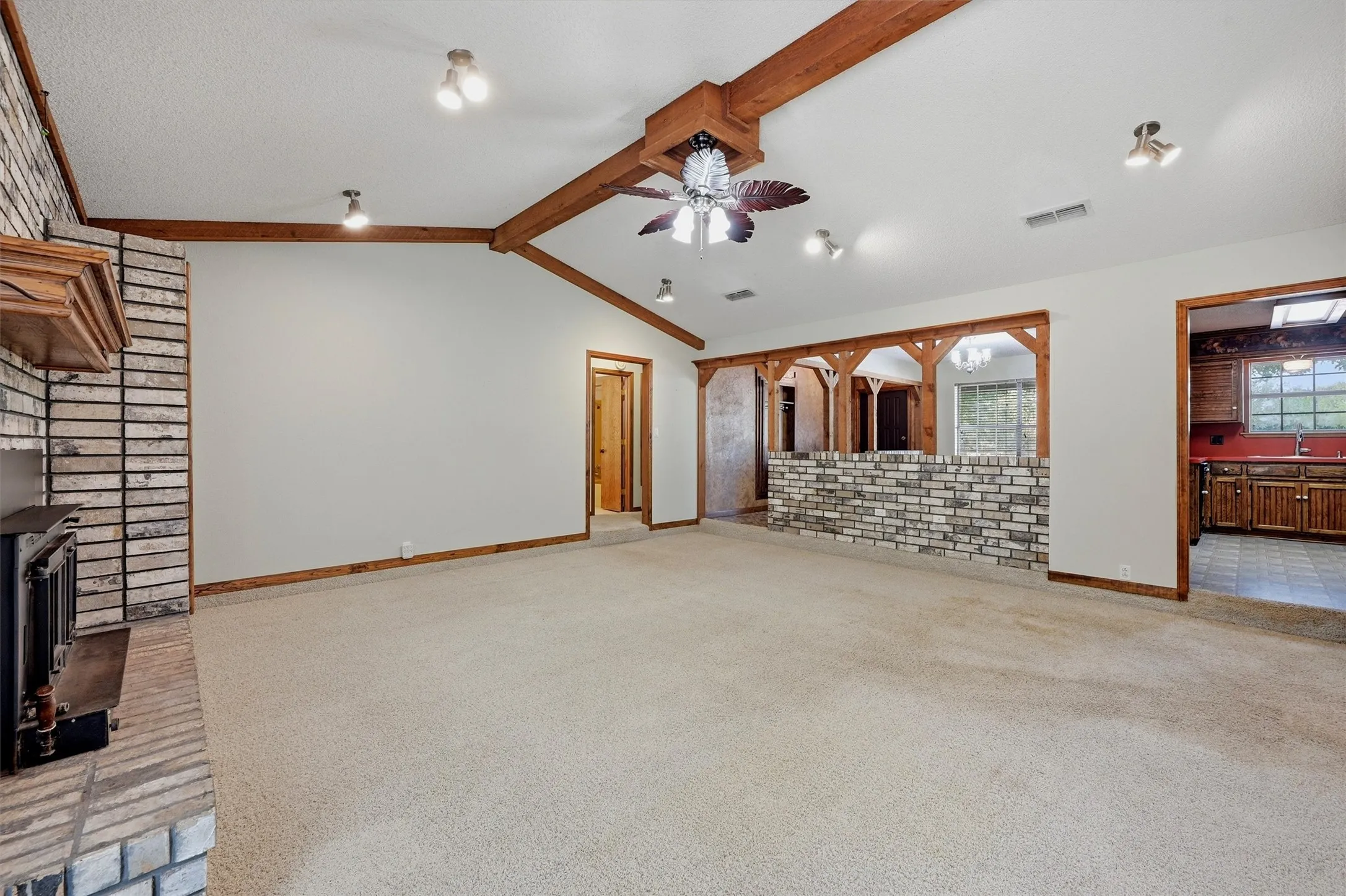 Single Family Residence For Sale in Grayson County , 658 River Oaks Lane, Denison, Texas 75021, 3 Bedroom, 2 Bathroom, 2 Garage spaces, 1,836 Sqft, built in 1981, mls#21363103, Real Estate Agent in Denison, Homes For Sale in Grayson county, Homes For Sale in Denison, Realtor in Denison Texas, Real Estate Brokerage Independent Realty Texas, Luminita Cordes Realtor