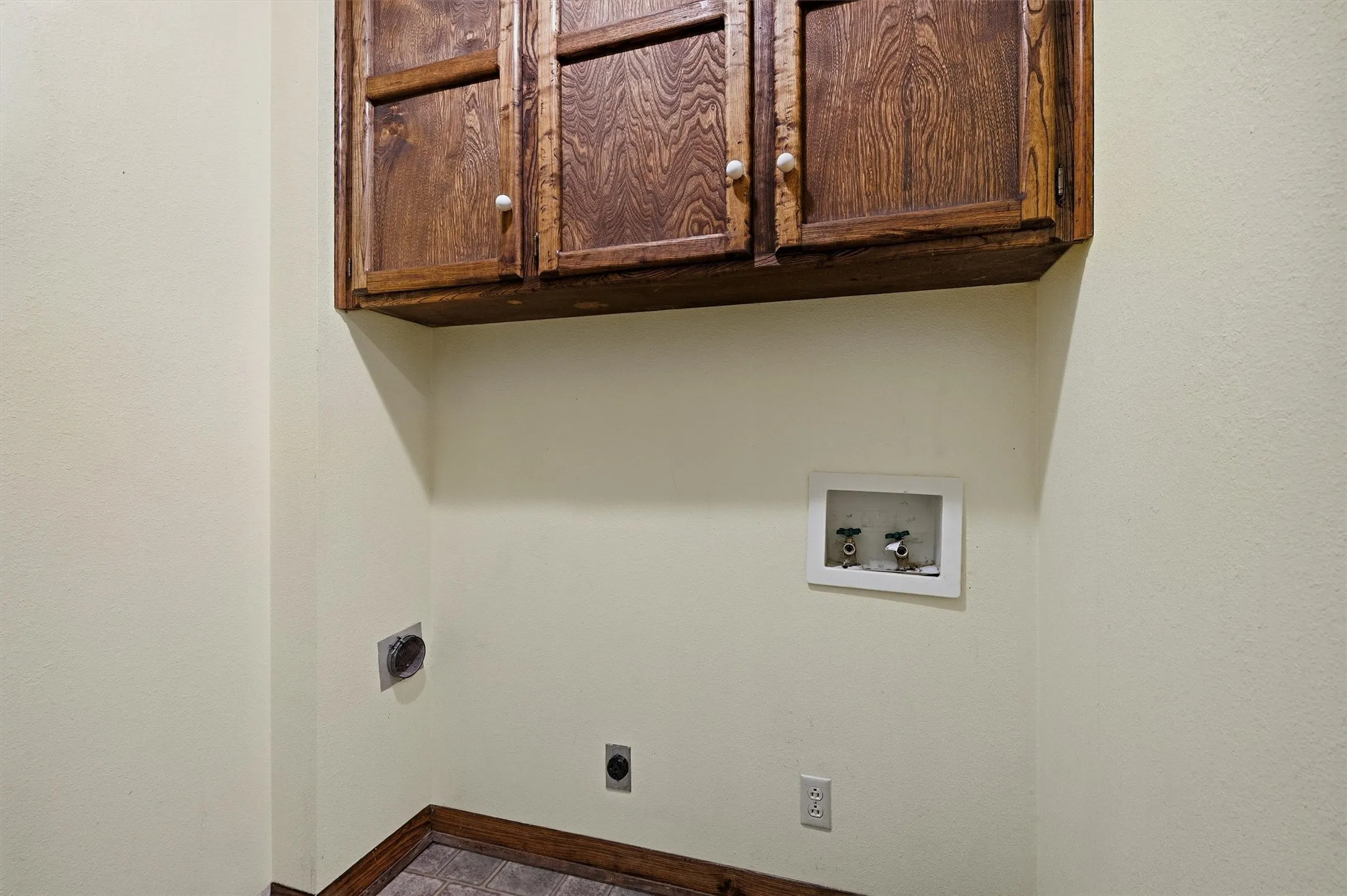 Single Family Residence For Sale in Grayson County , 658 River Oaks Lane, Denison, Texas 75021, 3 Bedroom, 2 Bathroom, 2 Garage spaces, 1,836 Sqft, built in 1981, mls#21363103, Real Estate Agent in Denison, Homes For Sale in Grayson county, Homes For Sale in Denison, Realtor in Denison Texas, Real Estate Brokerage Independent Realty Texas, Luminita Cordes Realtor
