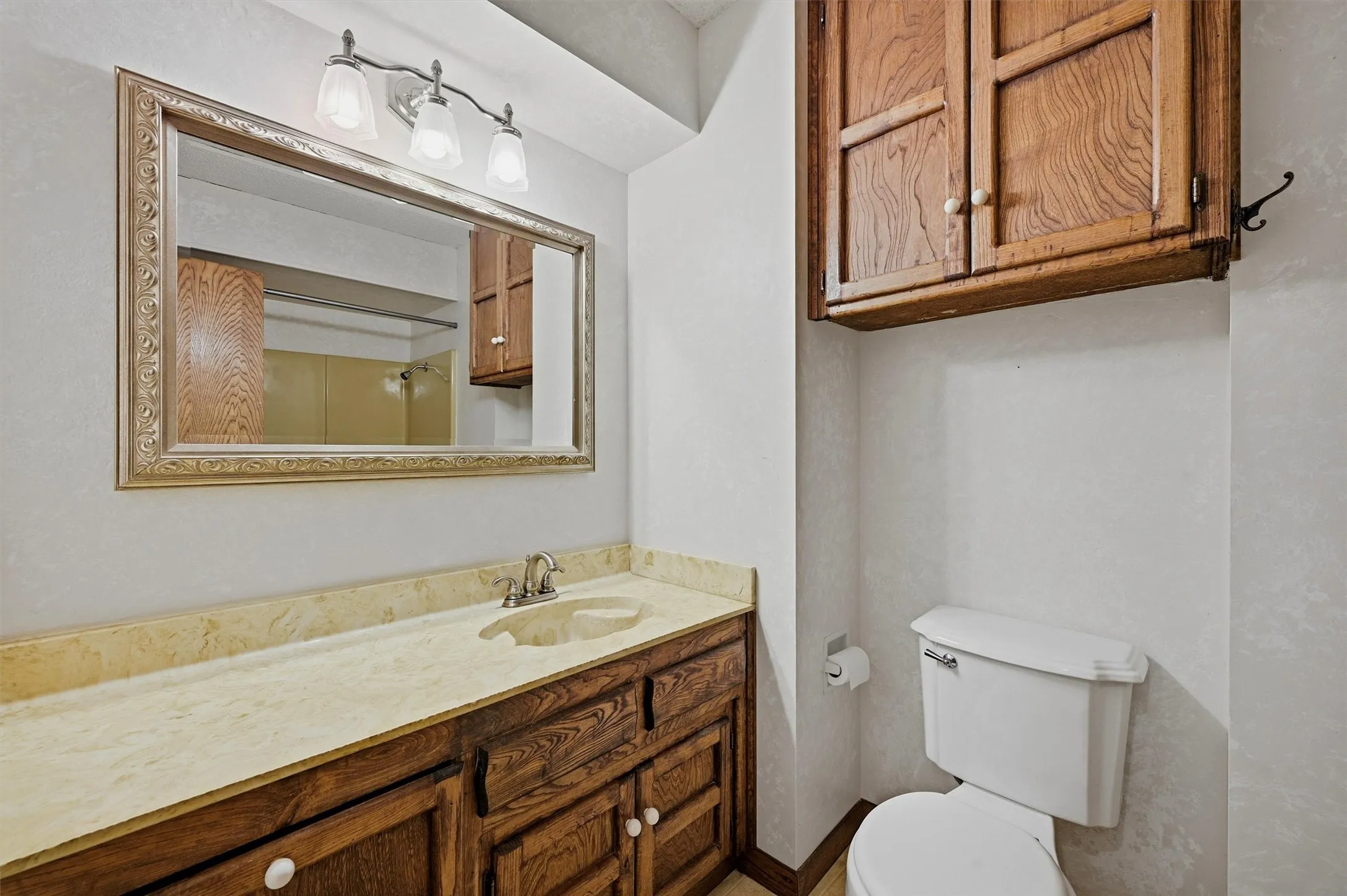 Single Family Residence For Sale in Grayson County , 658 River Oaks Lane, Denison, Texas 75021, 3 Bedroom, 2 Bathroom, 2 Garage spaces, 1,836 Sqft, built in 1981, mls#21363103, Real Estate Agent in Denison, Homes For Sale in Grayson county, Homes For Sale in Denison, Realtor in Denison Texas, Real Estate Brokerage Independent Realty Texas, Luminita Cordes Realtor