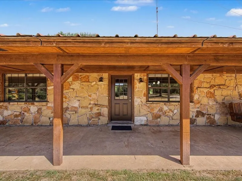 Single Family Residence For Sale in Fannin County , 1816 County Road 2040, Ravenna, Texas 75476, 4 Bedroom, 2 Bathroom, 2 Garage spaces, 2,168 Sqft, built in 1993, mls#21352864, Real Estate Agent in Ravenna, Homes For Sale in Fannin county, Homes For Sale in Ravenna, Realtor in Ravenna Texas, Real Estate Brokerage Independent Realty Texas, Luminita Cordes Realtor