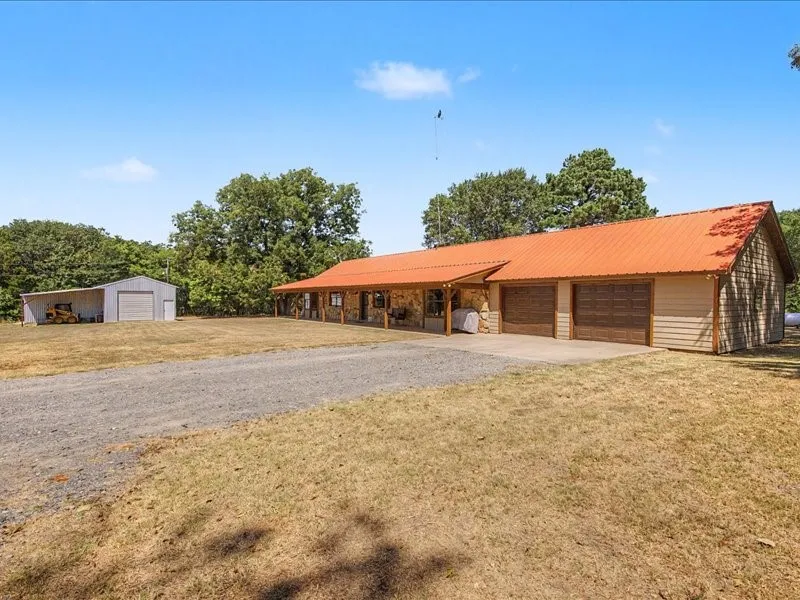 Front of home w/ workshop