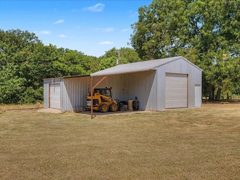 Single Family Residence For Sale in Fannin County , 1816 County Road 2040, Ravenna, Texas 75476, 4 Bedroom, 2 Bathroom, 2 Garage spaces, 2,168 Sqft, built in 1993, mls#21352864, Real Estate Agent in Ravenna, Homes For Sale in Fannin county, Homes For Sale in Ravenna, Realtor in Ravenna Texas, Real Estate Brokerage Independent Realty Texas, Luminita Cordes Realtor