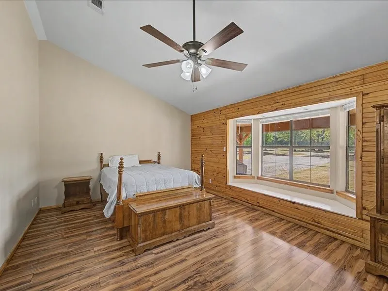 Single Family Residence For Sale in Fannin County , 1816 County Road 2040, Ravenna, Texas 75476, 4 Bedroom, 2 Bathroom, 2 Garage spaces, 2,168 Sqft, built in 1993, mls#21352864, Real Estate Agent in Ravenna, Homes For Sale in Fannin county, Homes For Sale in Ravenna, Realtor in Ravenna Texas, Real Estate Brokerage Independent Realty Texas, Luminita Cordes Realtor