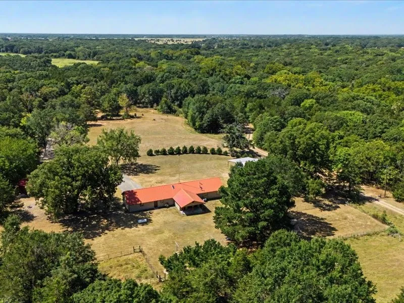 Single Family Residence For Sale in Fannin County , 1816 County Road 2040, Ravenna, Texas 75476, 4 Bedroom, 2 Bathroom, 2 Garage spaces, 2,168 Sqft, built in 1993, mls#21352864, Real Estate Agent in Ravenna, Homes For Sale in Fannin county, Homes For Sale in Ravenna, Realtor in Ravenna Texas, Real Estate Brokerage Independent Realty Texas, Luminita Cordes Realtor