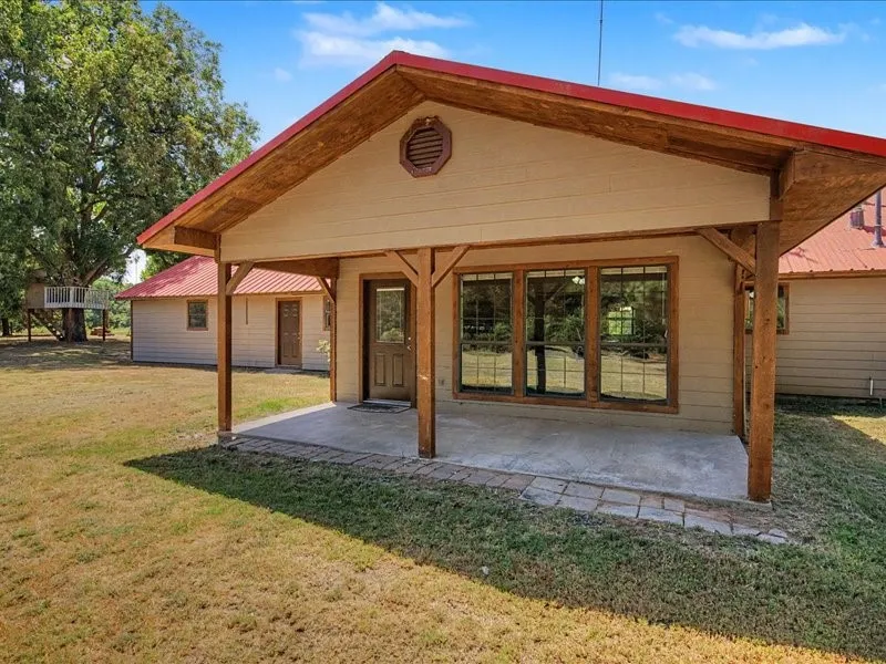 Single Family Residence For Sale in Fannin County , 1816 County Road 2040, Ravenna, Texas 75476, 4 Bedroom, 2 Bathroom, 2 Garage spaces, 2,168 Sqft, built in 1993, mls#21352864, Real Estate Agent in Ravenna, Homes For Sale in Fannin county, Homes For Sale in Ravenna, Realtor in Ravenna Texas, Real Estate Brokerage Independent Realty Texas, Luminita Cordes Realtor