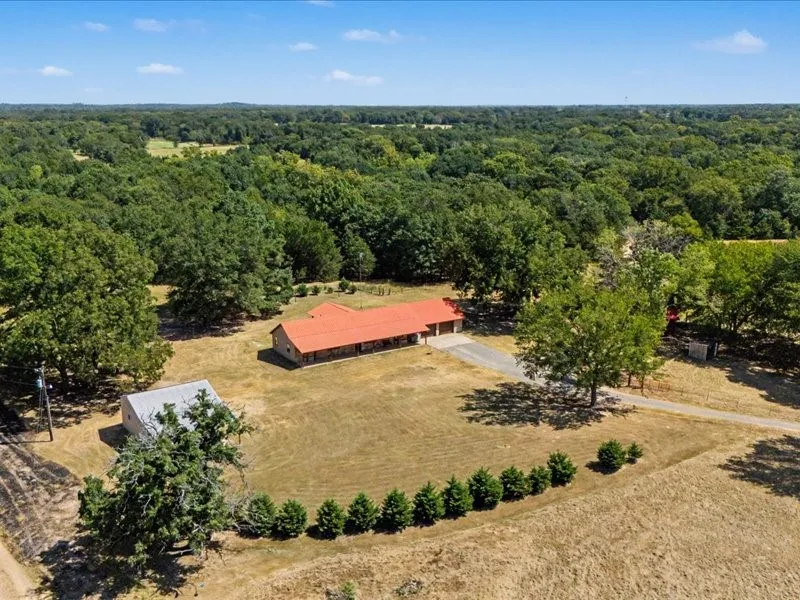 Single Family Residence For Sale in Fannin County , 1816 County Road 2040, Ravenna, Texas 75476, 4 Bedroom, 2 Bathroom, 2 Garage spaces, 2,168 Sqft, built in 1993, mls#21352864, Real Estate Agent in Ravenna, Homes For Sale in Fannin county, Homes For Sale in Ravenna, Realtor in Ravenna Texas, Real Estate Brokerage Independent Realty Texas, Luminita Cordes Realtor