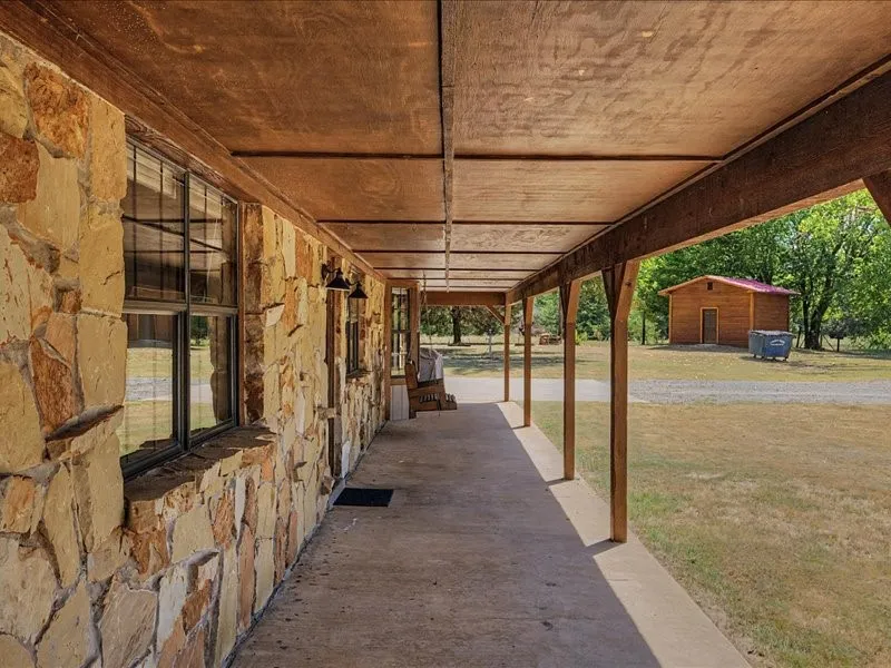Single Family Residence For Sale in Fannin County , 1816 County Road 2040, Ravenna, Texas 75476, 4 Bedroom, 2 Bathroom, 2 Garage spaces, 2,168 Sqft, built in 1993, mls#21352864, Real Estate Agent in Ravenna, Homes For Sale in Fannin county, Homes For Sale in Ravenna, Realtor in Ravenna Texas, Real Estate Brokerage Independent Realty Texas, Luminita Cordes Realtor
