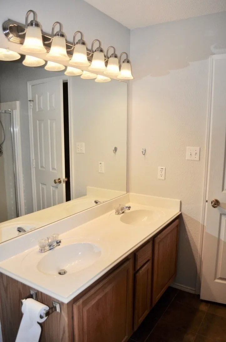 Single Family Residence For Rent in Parker County , 229 Lancelot Drive, Weatherford, Texas 76086, 3 Bedroom, 2 Bathroom, 2 Garage spaces, 1,396 Sqft, built in 1998, mls#21370968, Real Estate Agent in Weatherford, Homes For Rent in Parker county, Homes For Rent in Weatherford, Realtor in Weatherford Texas, Real Estate Brokerage Independent Realty Texas, Luminita Cordes Realtor