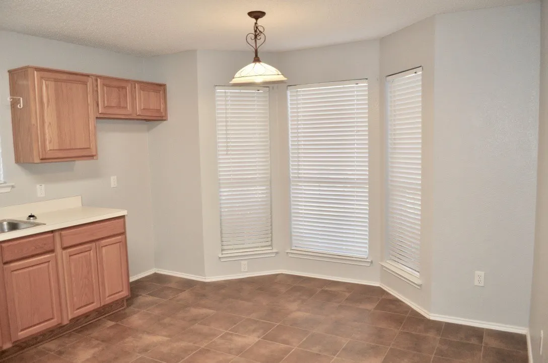 Single Family Residence For Rent in Parker County , 229 Lancelot Drive, Weatherford, Texas 76086, 3 Bedroom, 2 Bathroom, 2 Garage spaces, 1,396 Sqft, built in 1998, mls#21370968, Real Estate Agent in Weatherford, Homes For Rent in Parker county, Homes For Rent in Weatherford, Realtor in Weatherford Texas, Real Estate Brokerage Independent Realty Texas, Luminita Cordes Realtor