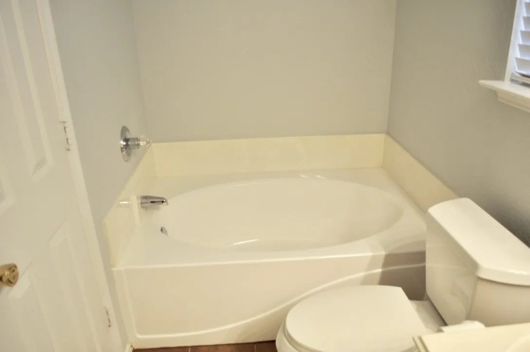 Single Family Residence For Rent in Parker County , 229 Lancelot Drive, Weatherford, Texas 76086, 3 Bedroom, 2 Bathroom, 2 Garage spaces, 1,396 Sqft, built in 1998, mls#21370968, Real Estate Agent in Weatherford, Homes For Rent in Parker county, Homes For Rent in Weatherford, Realtor in Weatherford Texas, Real Estate Brokerage Independent Realty Texas, Luminita Cordes Realtor
