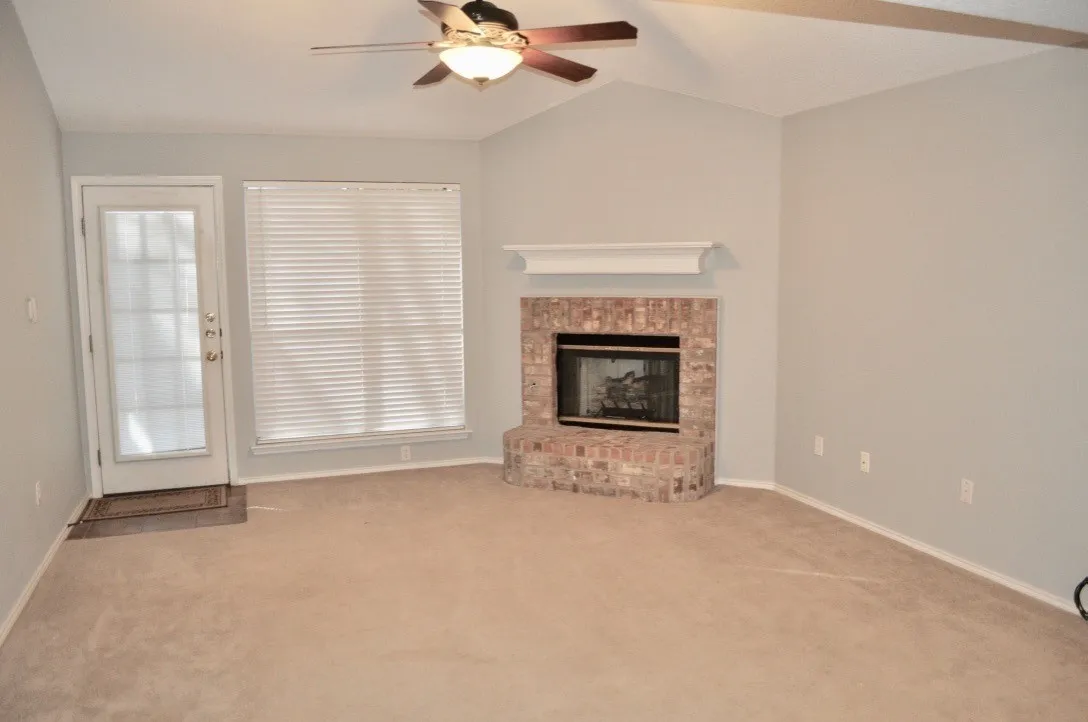 Single Family Residence For Rent in Parker County , 229 Lancelot Drive, Weatherford, Texas 76086, 3 Bedroom, 2 Bathroom, 2 Garage spaces, 1,396 Sqft, built in 1998, mls#21370968, Real Estate Agent in Weatherford, Homes For Rent in Parker county, Homes For Rent in Weatherford, Realtor in Weatherford Texas, Real Estate Brokerage Independent Realty Texas, Luminita Cordes Realtor