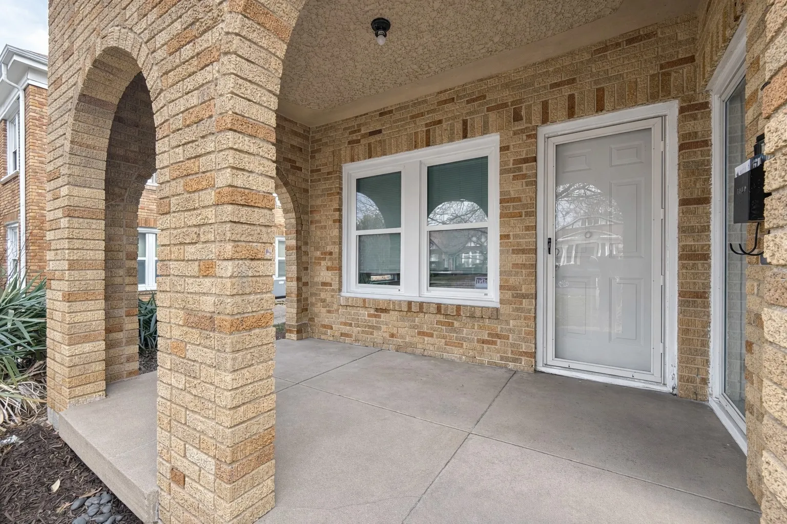 Nice covered porch, perfect for sitting and enjoying the nice evenings in the historical district.
