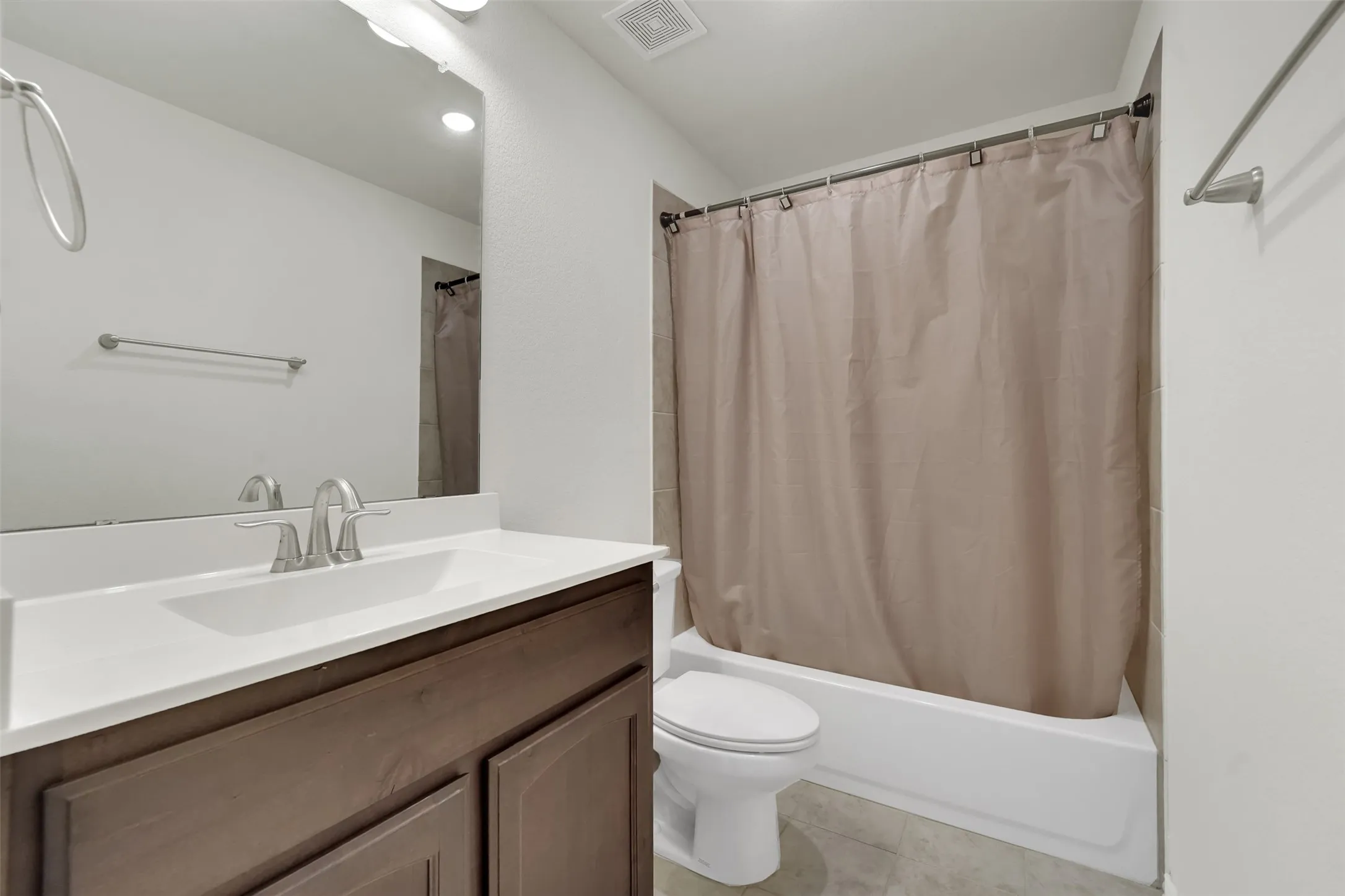 Single Family Residence For Sale in Johnson County , 6335 Brookcrest, Godley, Texas 76044, 4 Bedroom, 2 Bathroom, 2 Garage spaces, 2,077 Sqft, built in 2020, mls#21370613, Real Estate Agent in Godley, Homes For Sale in Johnson county, Homes For Sale in Godley, Realtor in Godley Texas, Real Estate Brokerage Independent Realty Texas, Luminita Cordes Realtor