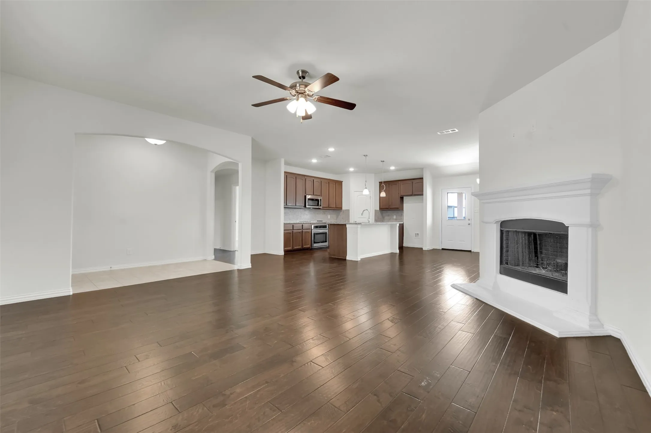Single Family Residence For Sale in Johnson County , 6335 Brookcrest, Godley, Texas 76044, 4 Bedroom, 2 Bathroom, 2 Garage spaces, 2,077 Sqft, built in 2020, mls#21370613, Real Estate Agent in Godley, Homes For Sale in Johnson county, Homes For Sale in Godley, Realtor in Godley Texas, Real Estate Brokerage Independent Realty Texas, Luminita Cordes Realtor