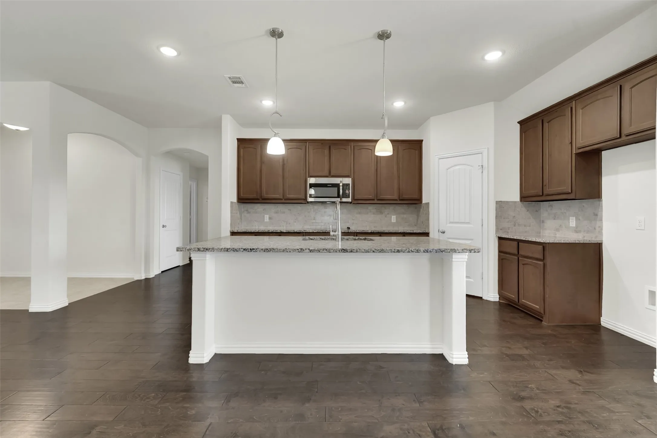 Single Family Residence For Sale in Johnson County , 6335 Brookcrest, Godley, Texas 76044, 4 Bedroom, 2 Bathroom, 2 Garage spaces, 2,077 Sqft, built in 2020, mls#21370613, Real Estate Agent in Godley, Homes For Sale in Johnson county, Homes For Sale in Godley, Realtor in Godley Texas, Real Estate Brokerage Independent Realty Texas, Luminita Cordes Realtor