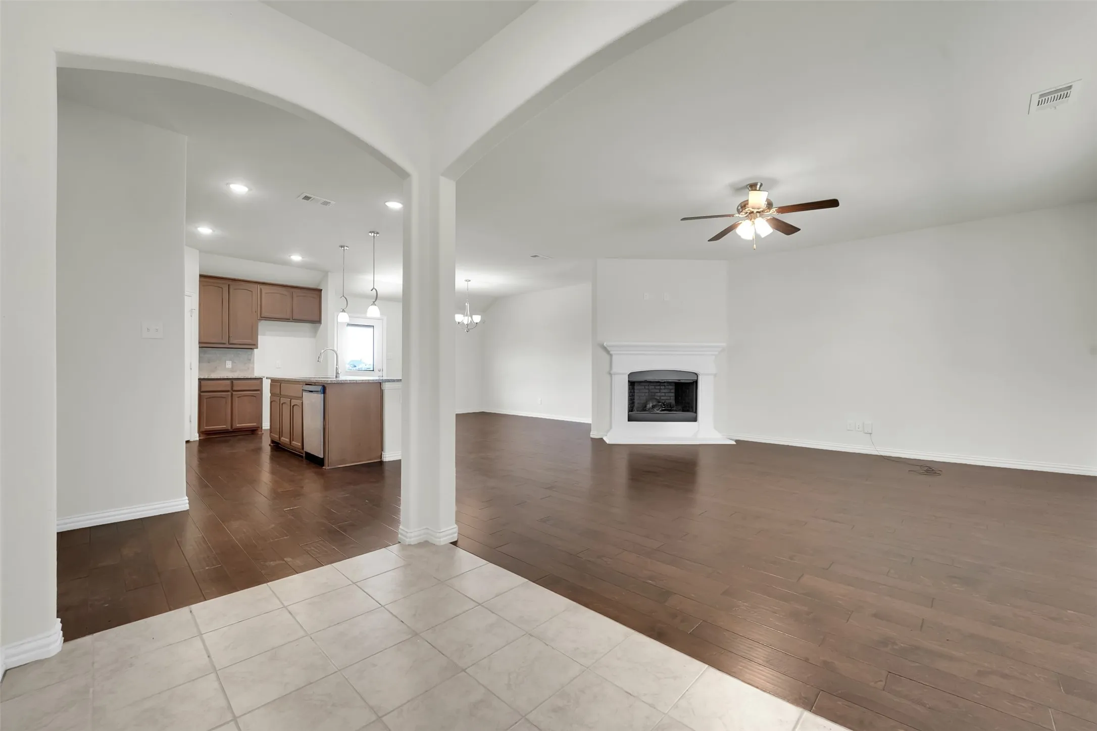 Single Family Residence For Sale in Johnson County , 6335 Brookcrest, Godley, Texas 76044, 4 Bedroom, 2 Bathroom, 2 Garage spaces, 2,077 Sqft, built in 2020, mls#21370613, Real Estate Agent in Godley, Homes For Sale in Johnson county, Homes For Sale in Godley, Realtor in Godley Texas, Real Estate Brokerage Independent Realty Texas, Luminita Cordes Realtor