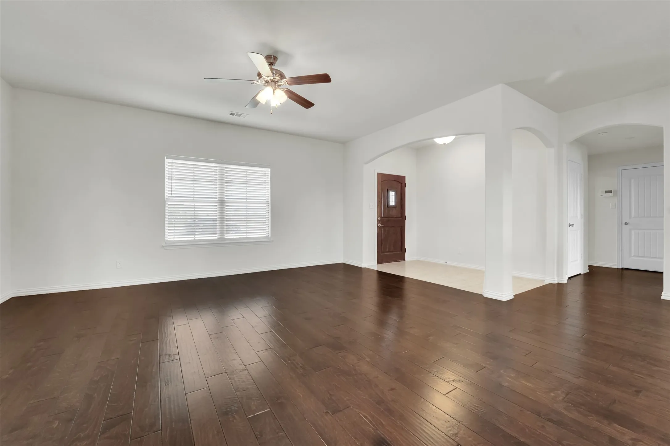 Single Family Residence For Sale in Johnson County , 6335 Brookcrest, Godley, Texas 76044, 4 Bedroom, 2 Bathroom, 2 Garage spaces, 2,077 Sqft, built in 2020, mls#21370613, Real Estate Agent in Godley, Homes For Sale in Johnson county, Homes For Sale in Godley, Realtor in Godley Texas, Real Estate Brokerage Independent Realty Texas, Luminita Cordes Realtor