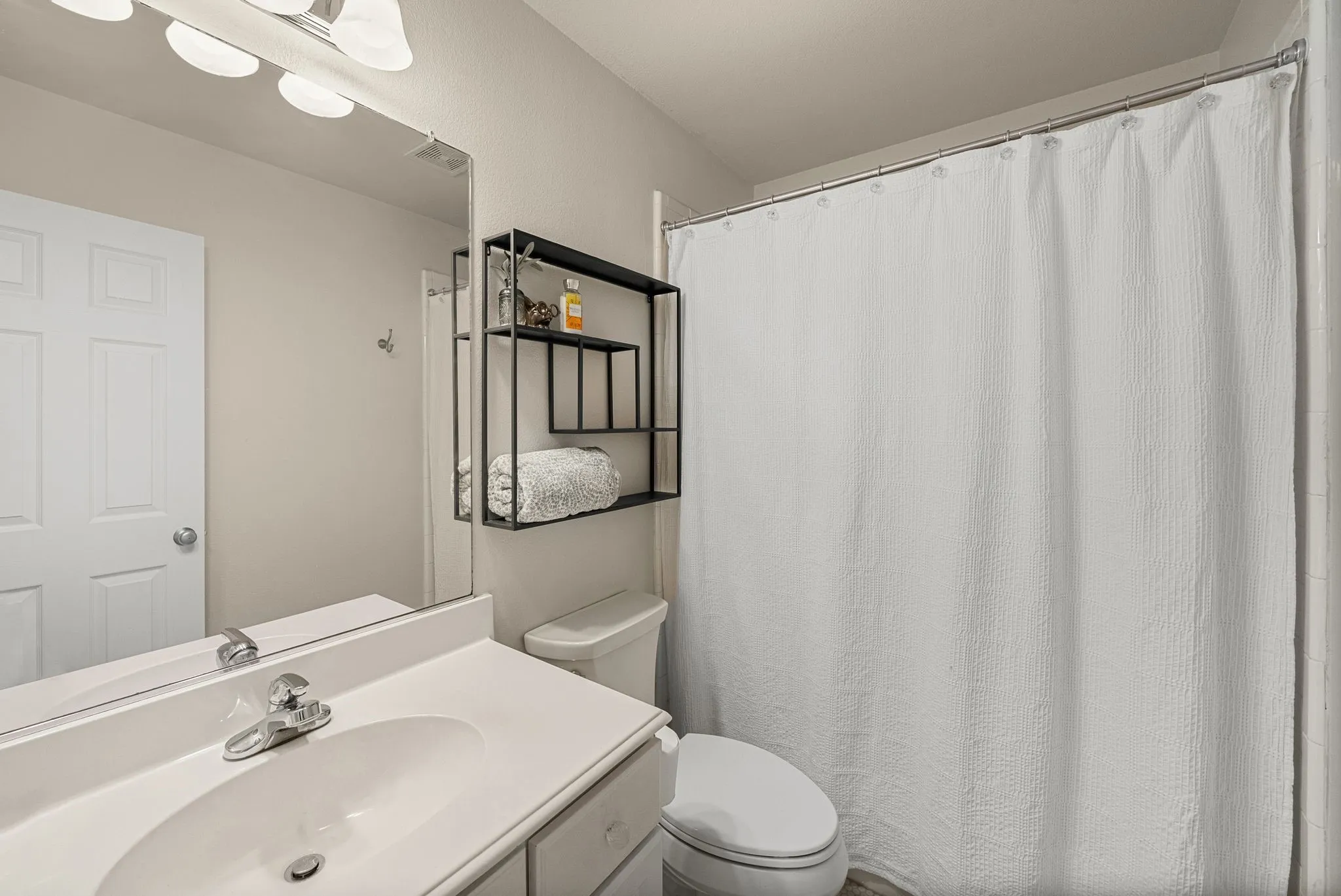 Single Family Residence For Sale in Denton County , 3525 Washington Drive, Frisco, Texas 75034, 4 Bedroom, 4 Bathroom, 2 Garage spaces, 3,290 Sqft, built in 2003, mls#21369982, Real Estate Agent in Frisco, Homes For Sale in Denton county, Homes For Sale in Frisco, Realtor in Frisco Texas, Real Estate Brokerage Independent Realty Texas, Luminita Cordes Realtor