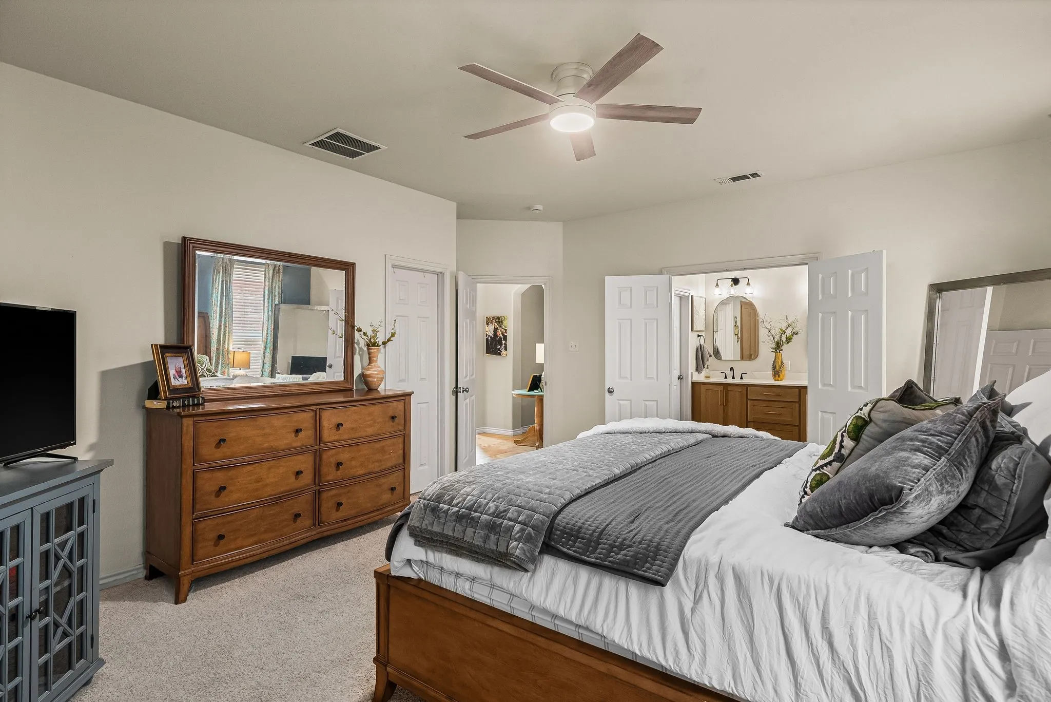 Single Family Residence For Sale in Denton County , 3525 Washington Drive, Frisco, Texas 75034, 4 Bedroom, 4 Bathroom, 2 Garage spaces, 3,290 Sqft, built in 2003, mls#21369982, Real Estate Agent in Frisco, Homes For Sale in Denton county, Homes For Sale in Frisco, Realtor in Frisco Texas, Real Estate Brokerage Independent Realty Texas, Luminita Cordes Realtor