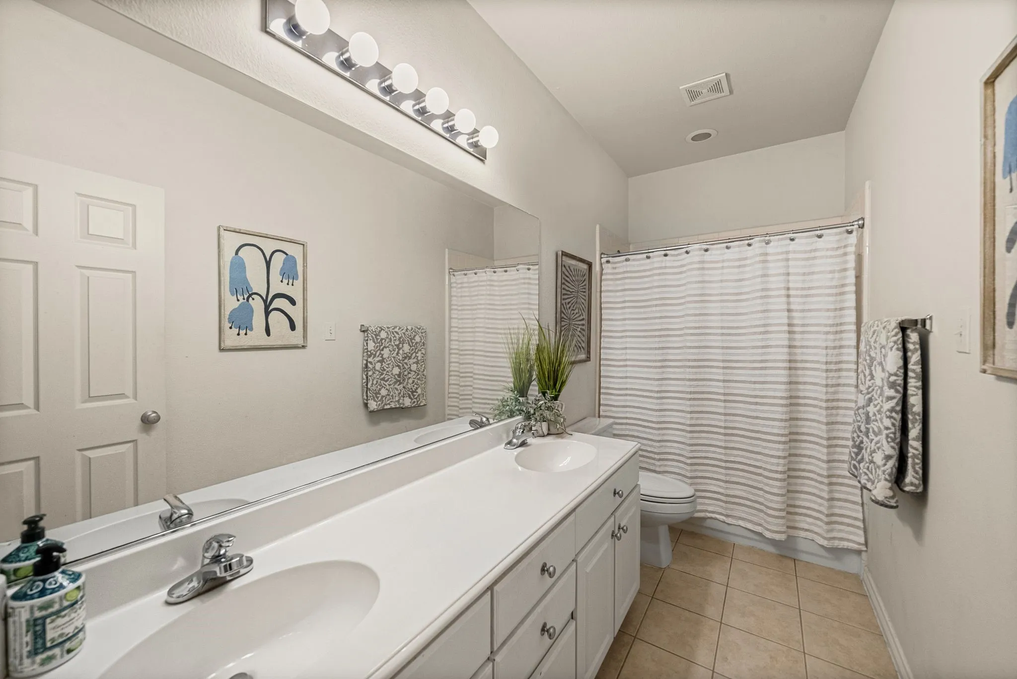 Single Family Residence For Sale in Denton County , 3525 Washington Drive, Frisco, Texas 75034, 4 Bedroom, 4 Bathroom, 2 Garage spaces, 3,290 Sqft, built in 2003, mls#21369982, Real Estate Agent in Frisco, Homes For Sale in Denton county, Homes For Sale in Frisco, Realtor in Frisco Texas, Real Estate Brokerage Independent Realty Texas, Luminita Cordes Realtor